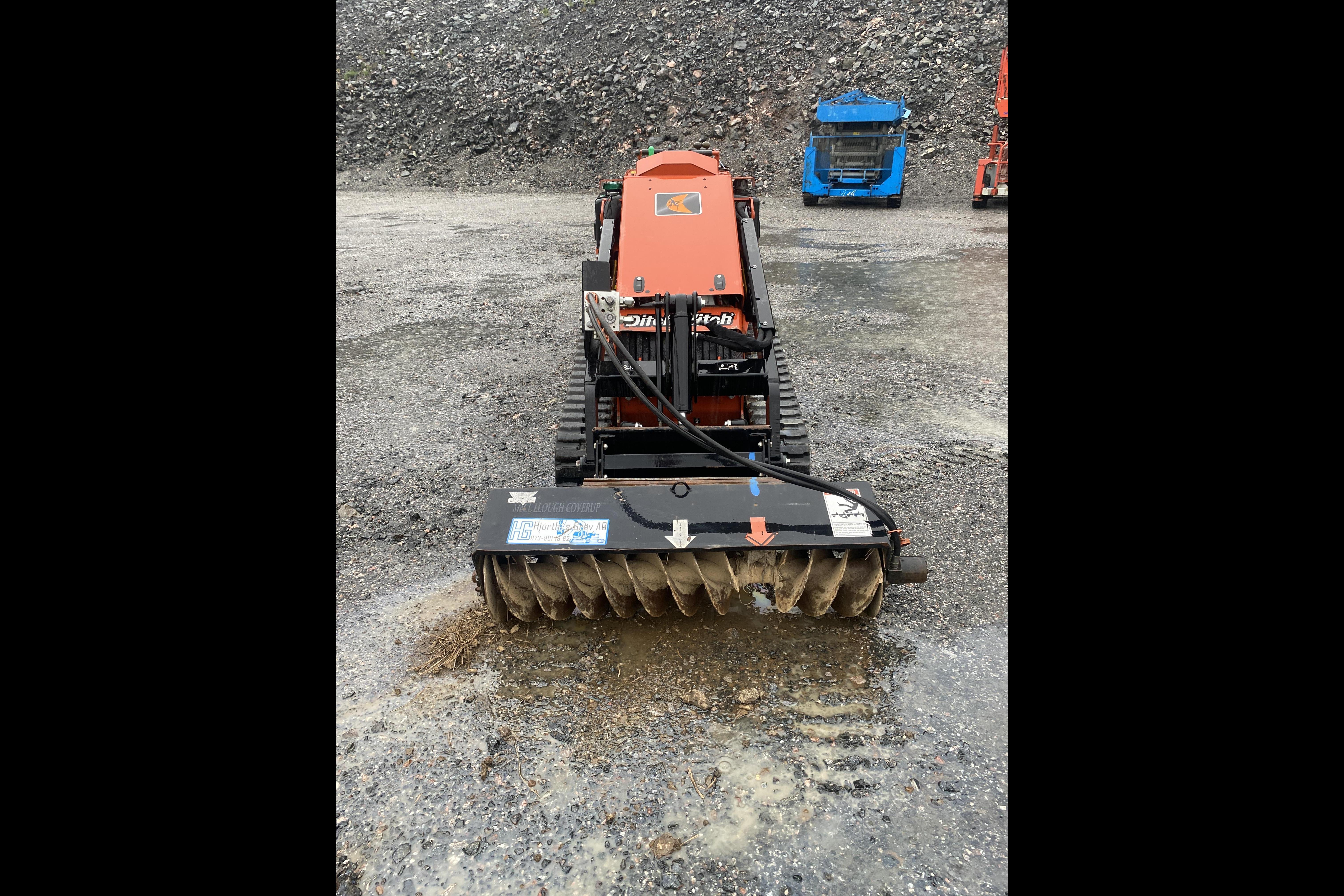 Ditch Witch SK 1050 (serienr: 1032) Kompaktlastare -  - 2019