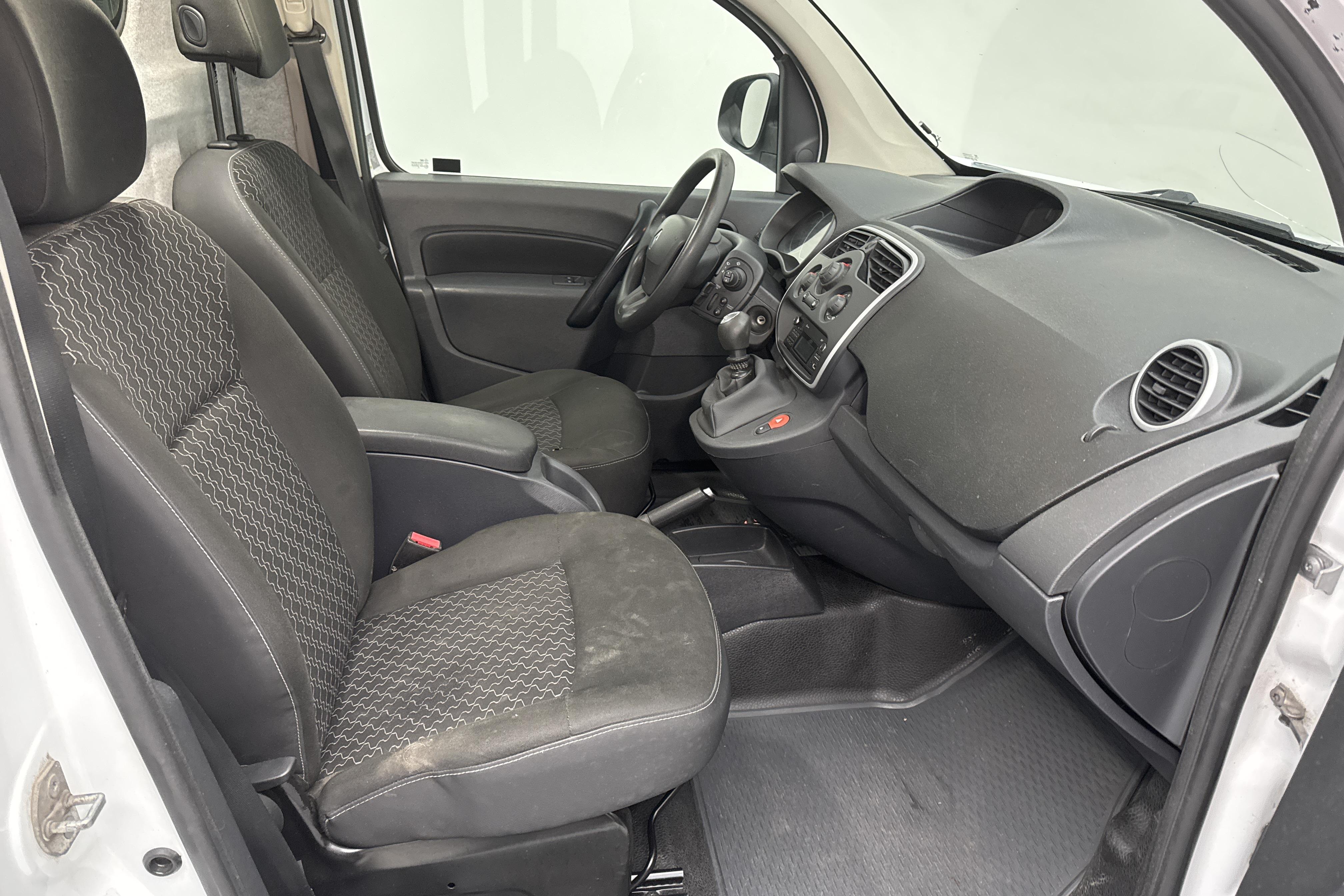 Renault Kangoo 1.5 dCi Maxi Skåp (110hk) - 130 750 km - Manual - white - 2017