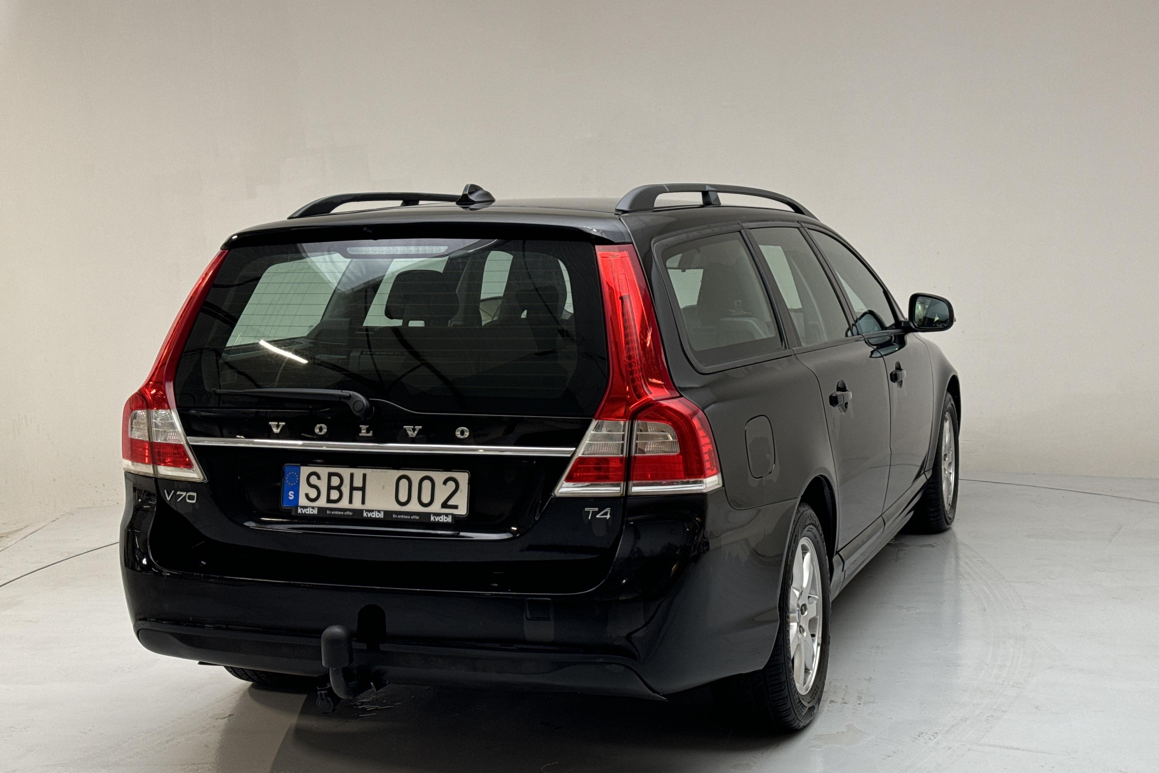 Volvo V70 II T4 (180hk) - 121 360 km - Manuaalinen - musta - 2014