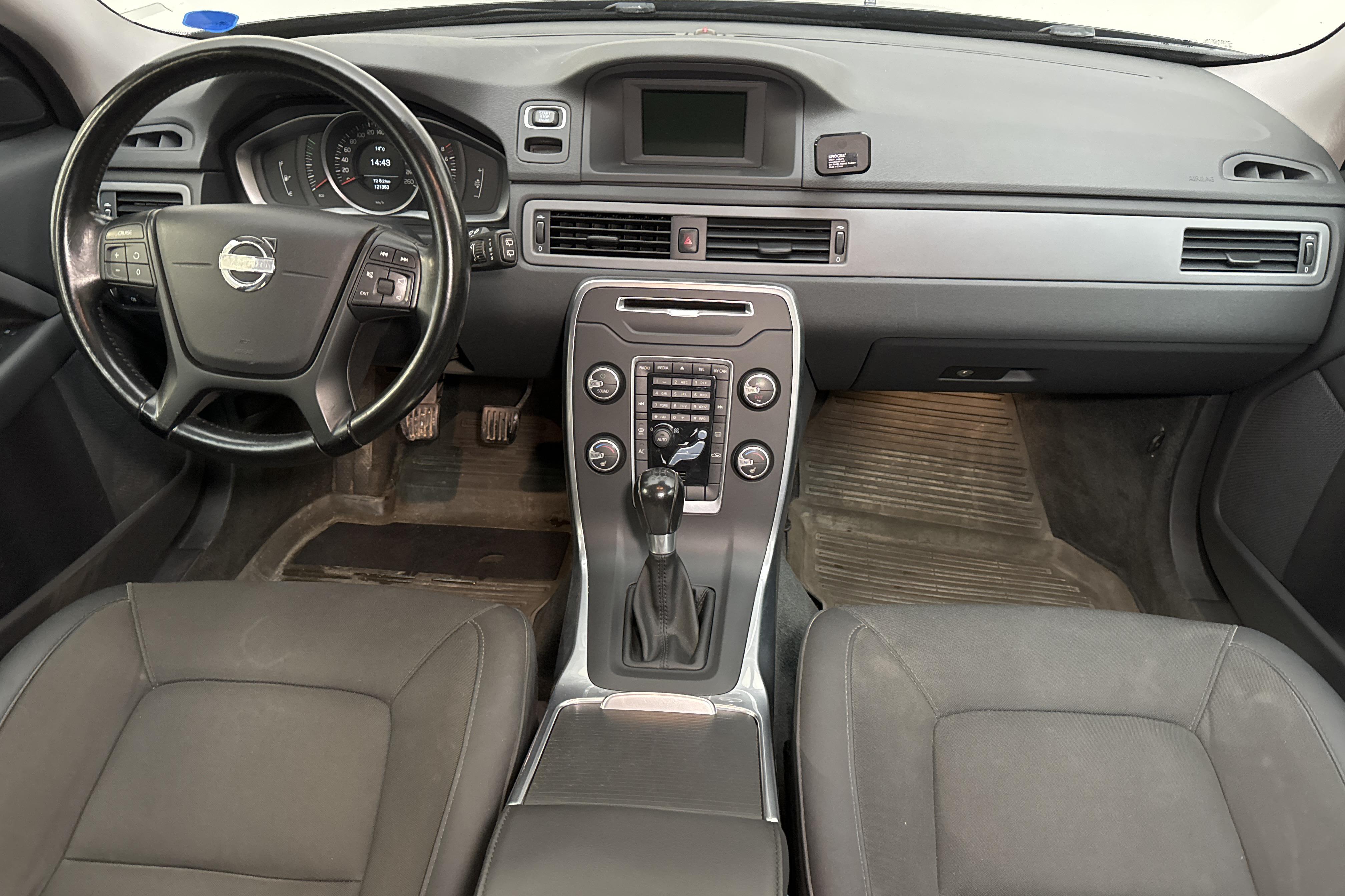 Volvo V70 II T4 (180hk) - 121 360 km - Manualna - czarny - 2014