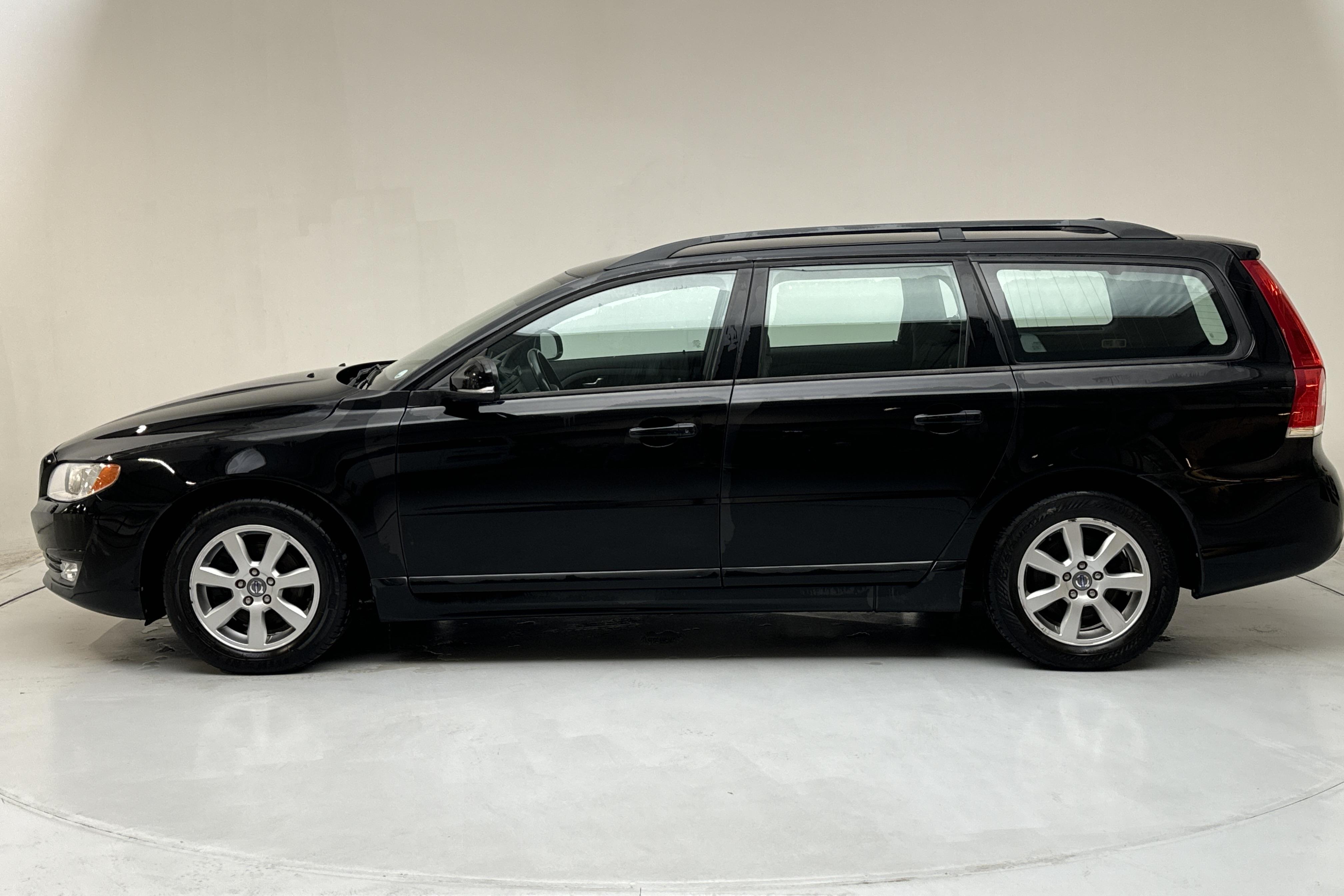 Volvo V70 II T4 (180hk) - 121 360 km - Manualna - czarny - 2014