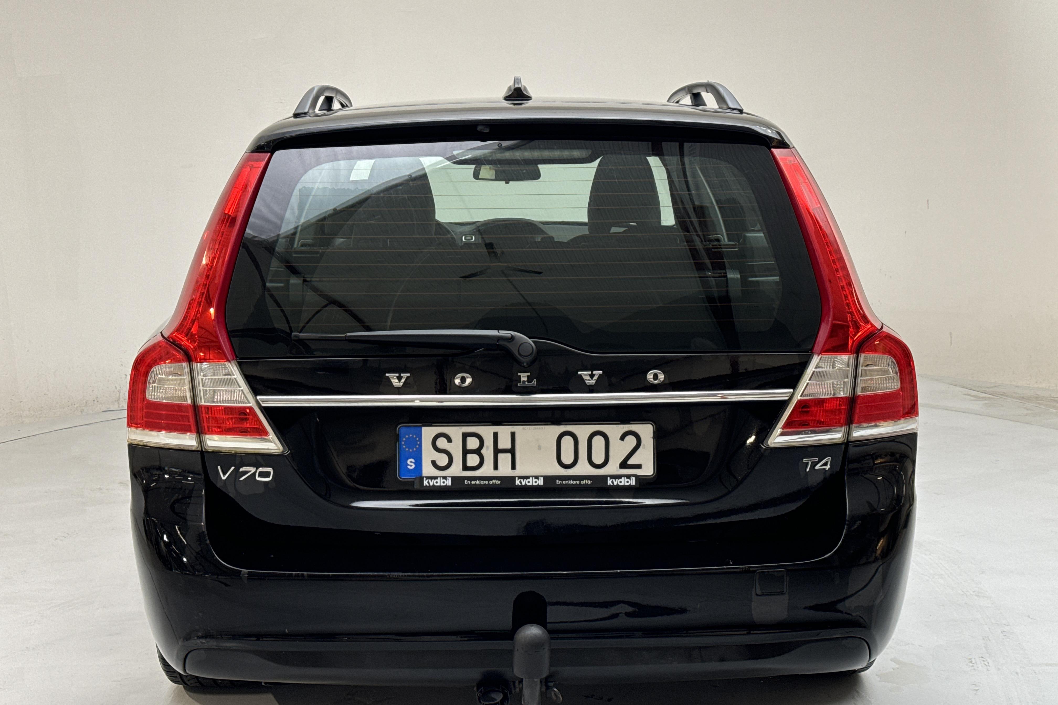 Volvo V70 II T4 (180hk) - 121 360 km - Manual - black - 2014