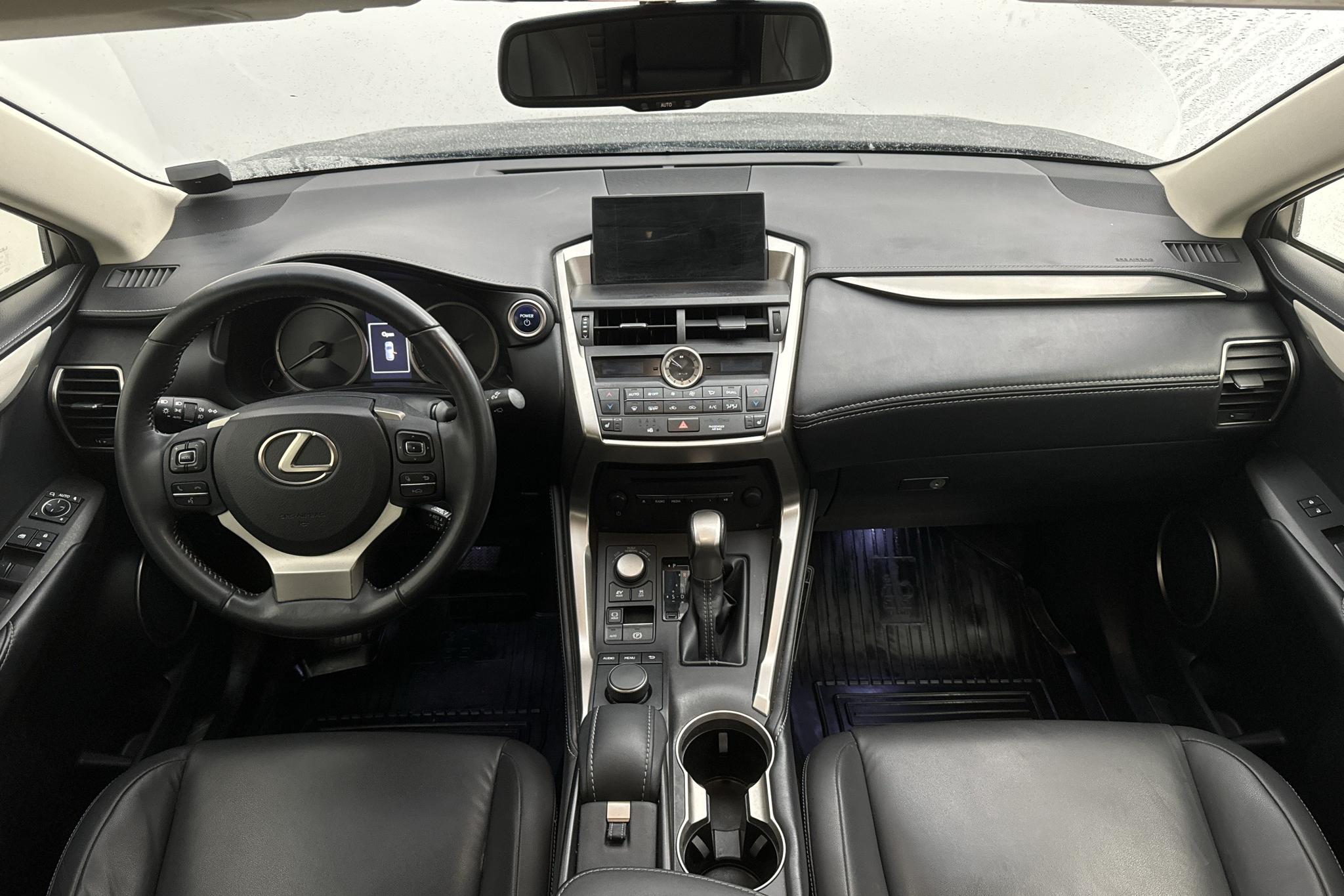 Lexus NX 300h AWD (181hk) - 281 580 km - Automaattinen - musta - 2015