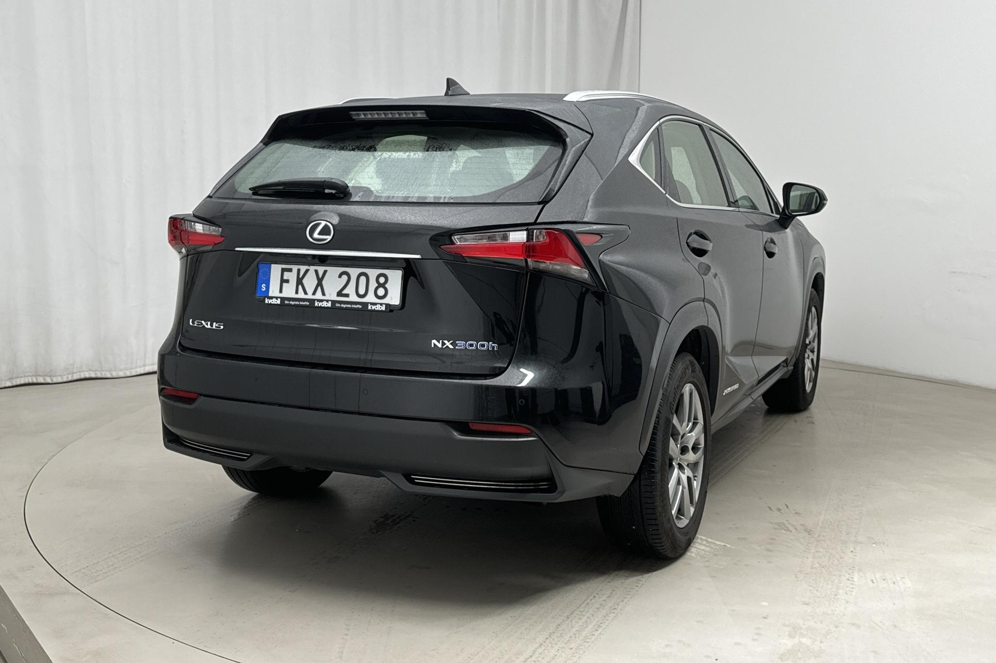 Lexus NX 300h AWD (181hk) - 28 158 mil - Automat - svart - 2015