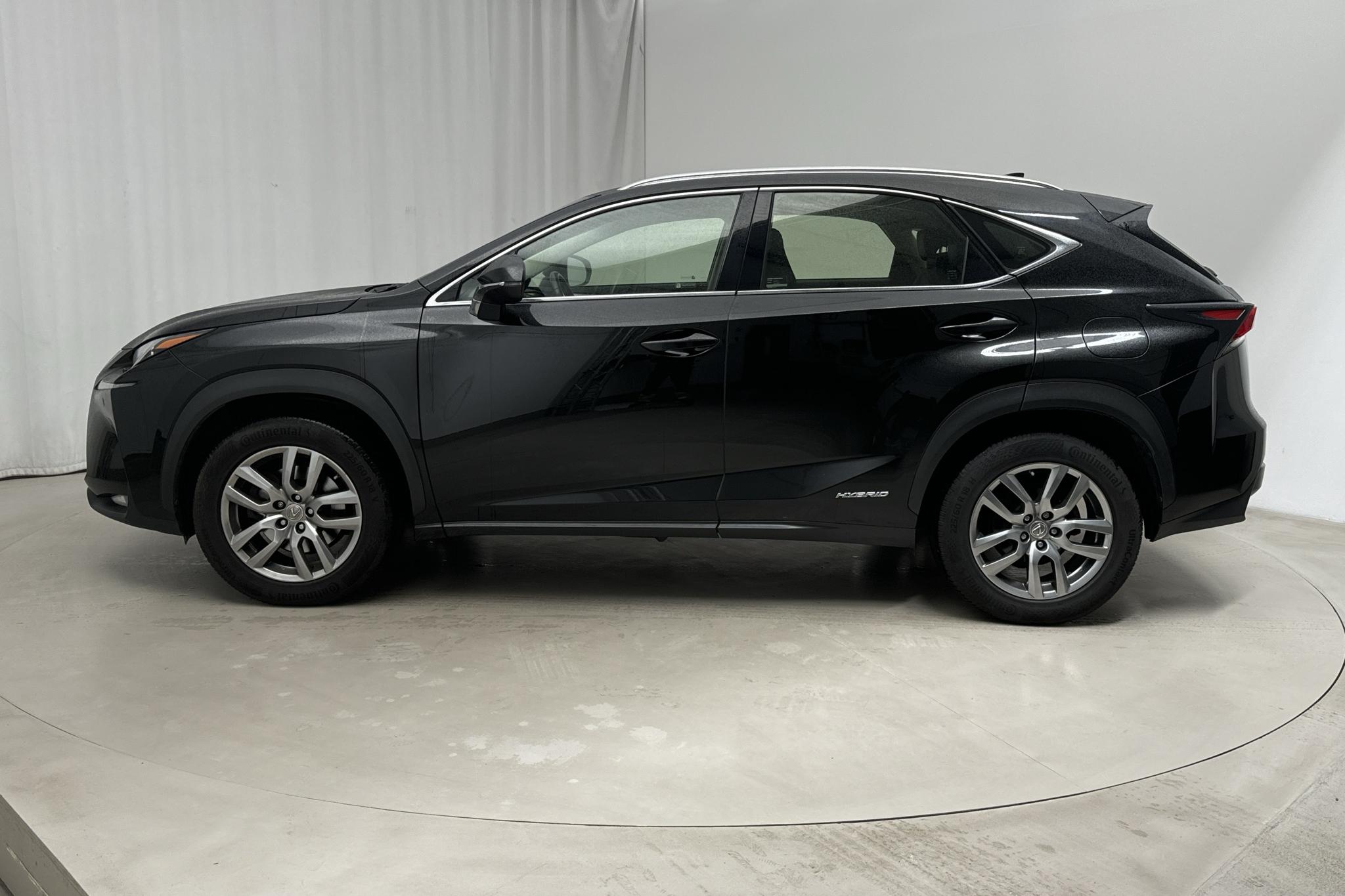 Lexus NX 300h AWD (181hk) - 28 158 mil - Automat - svart - 2015