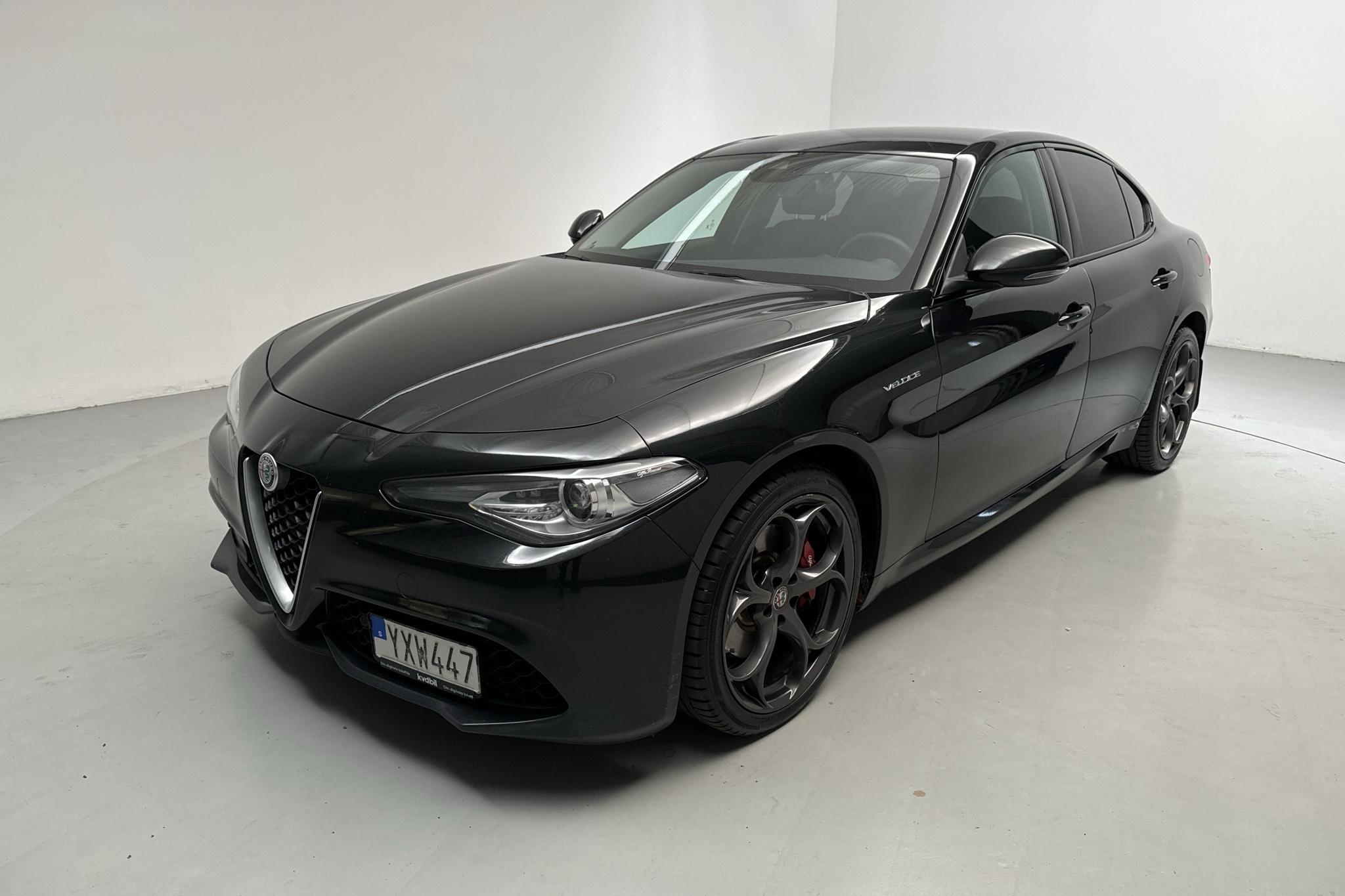 Alfa Romeo Giulia 2.0 AWD (280hk) - 12 978 mil - Automat - svart - 2018