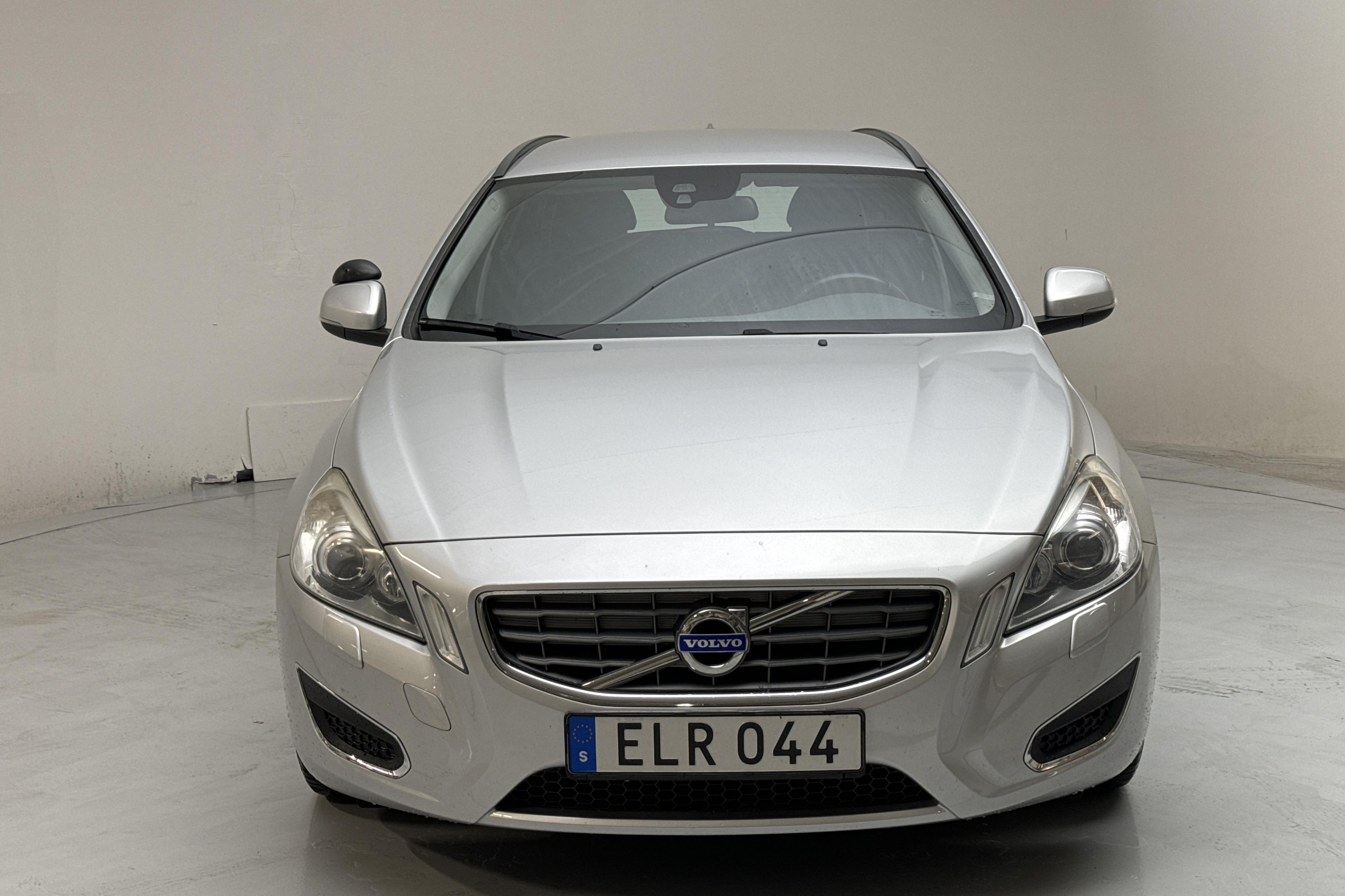 Volvo V60 D2 (115hk) - 197 890 km - Automaattinen - Light Grey - 2013