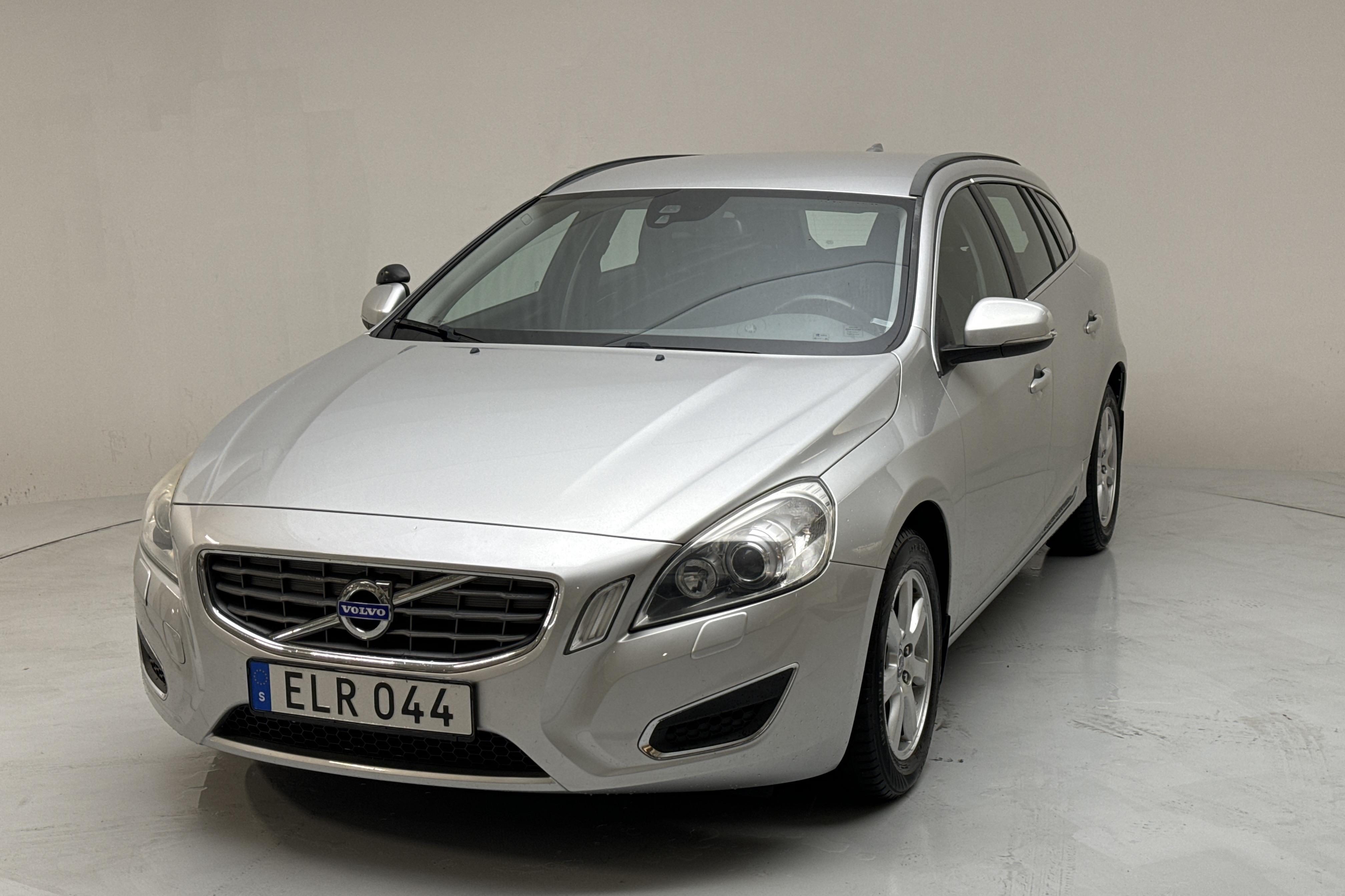 Volvo V60 D2 (115hk) - 197 890 km - Automaattinen - Light Grey - 2013