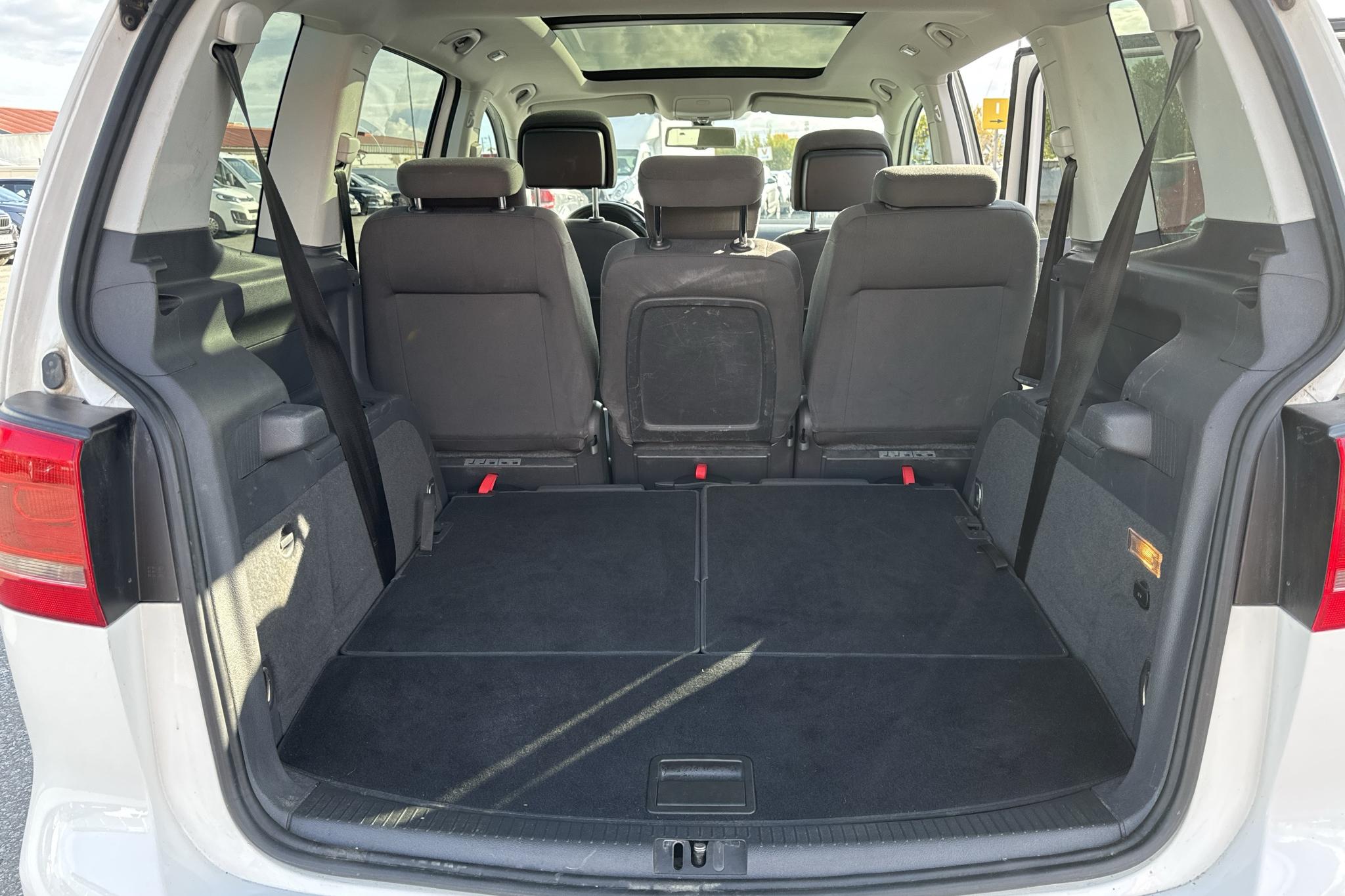 VW Touran 1.4 TSI (140hk) - 146 590 km - Manuaalinen - valkoinen - 2014