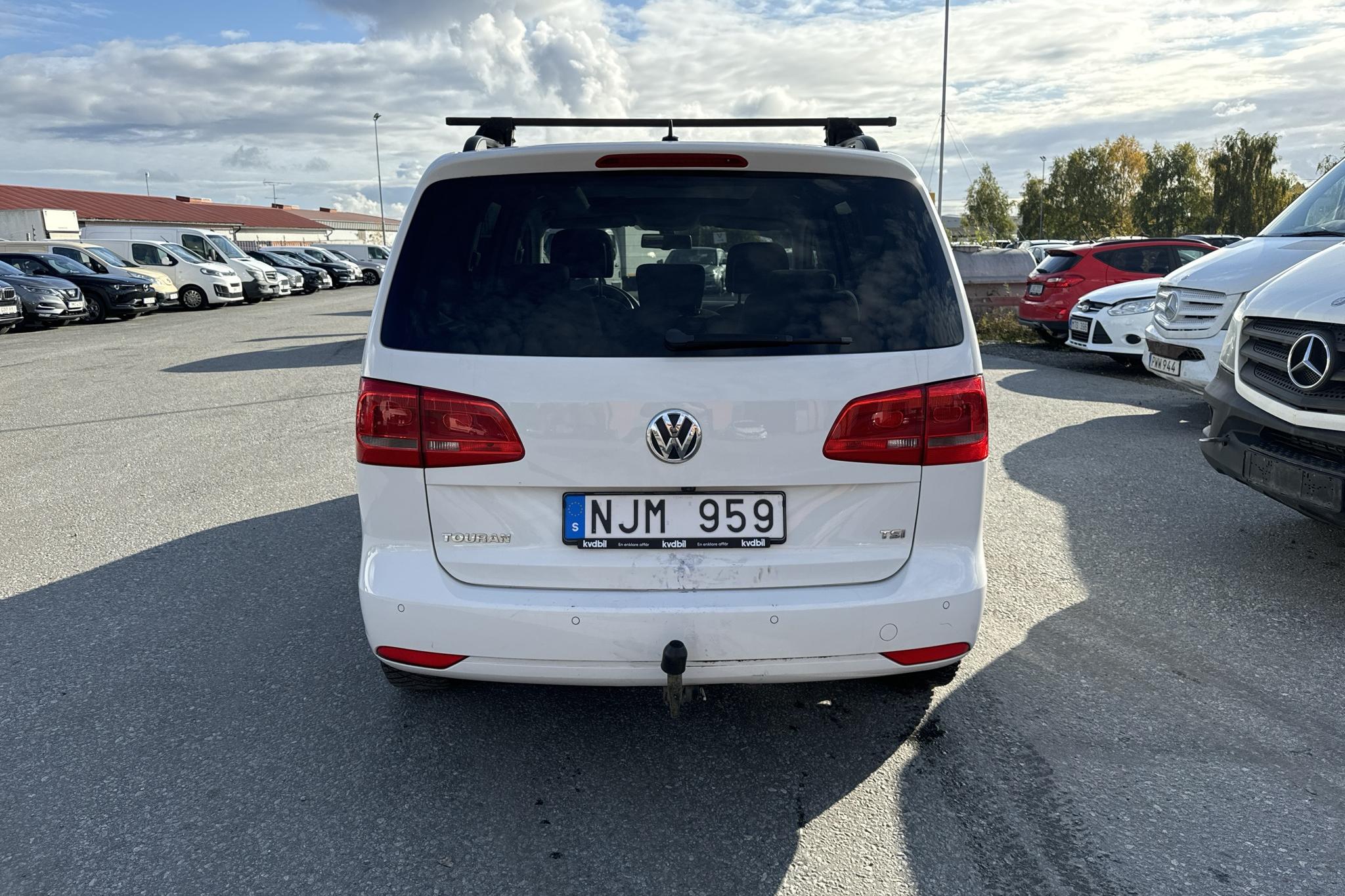 VW Touran 1.4 TSI (140hk) - 146 590 km - Manuaalinen - valkoinen - 2014