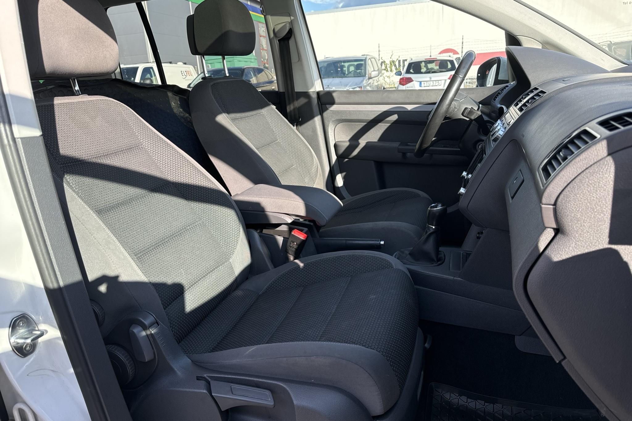 VW Touran 1.4 TSI (140hk) - 146 590 km - Manuaalinen - valkoinen - 2014