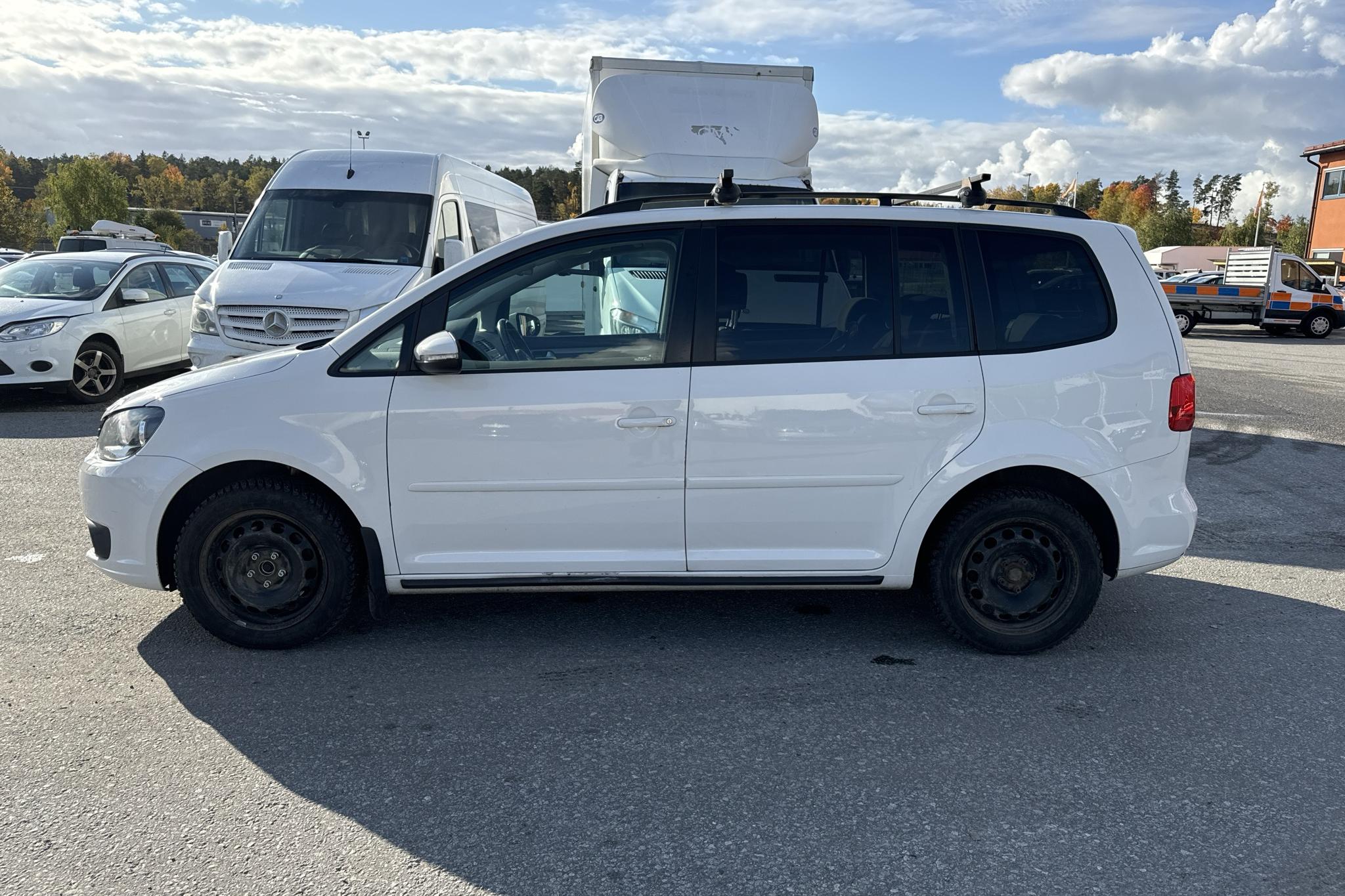 VW Touran 1.4 TSI (140hk) - 146 590 km - Käsitsi - valge - 2014