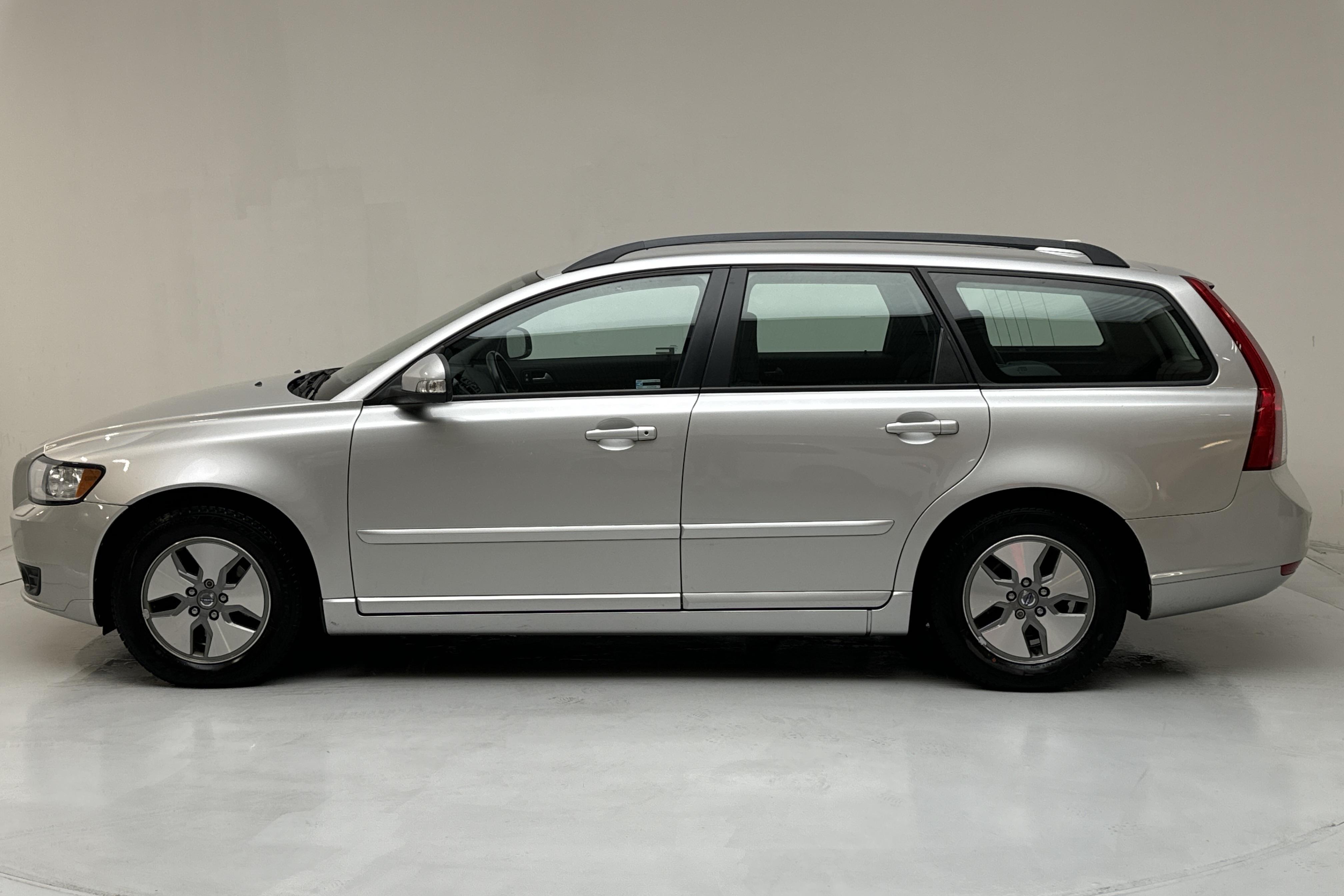 Volvo V50 1.6D DRIVe (109hk) - 15 233 mil - Manuell - Light Grey - 2010