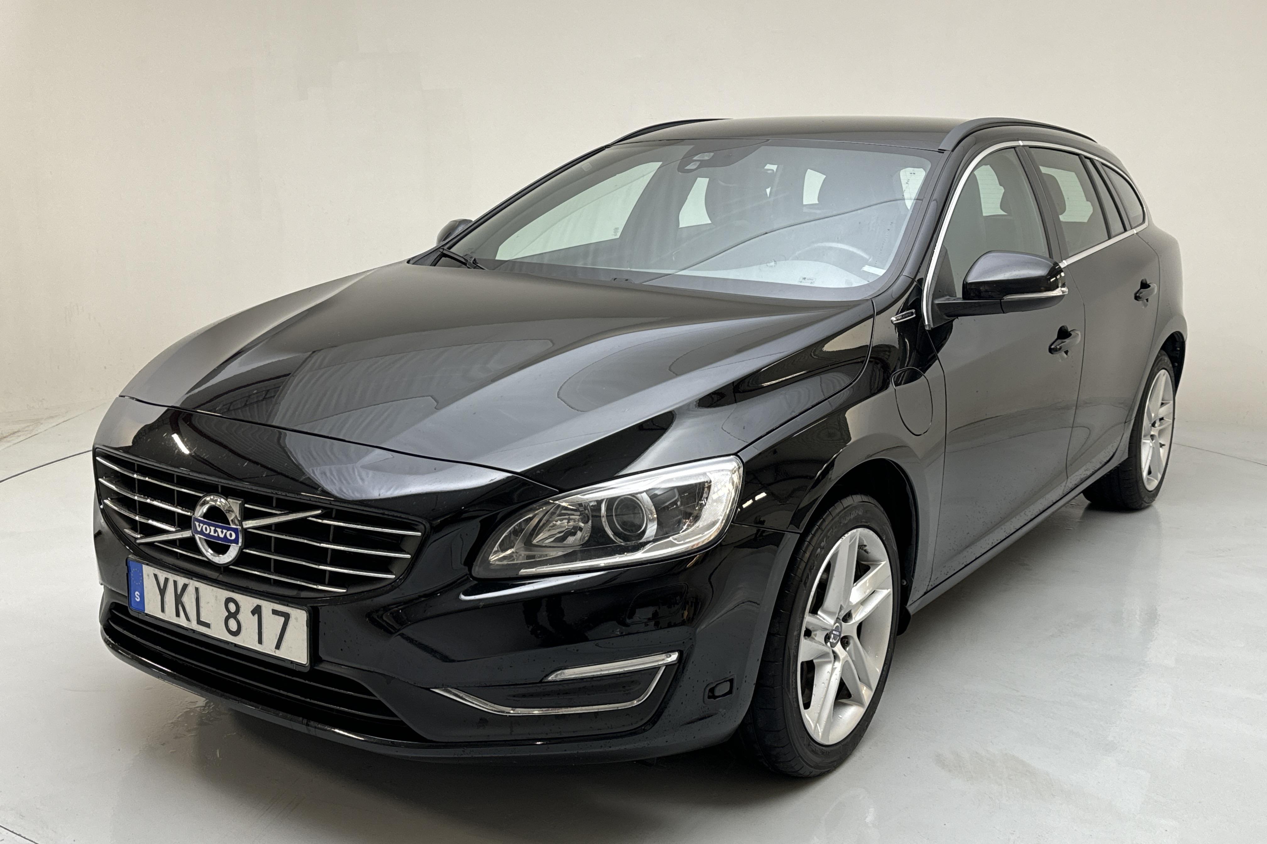 Volvo V60 D5 AWD Twin Engine (163hk) - 206 800 km - Automatyczna - czarny - 2017