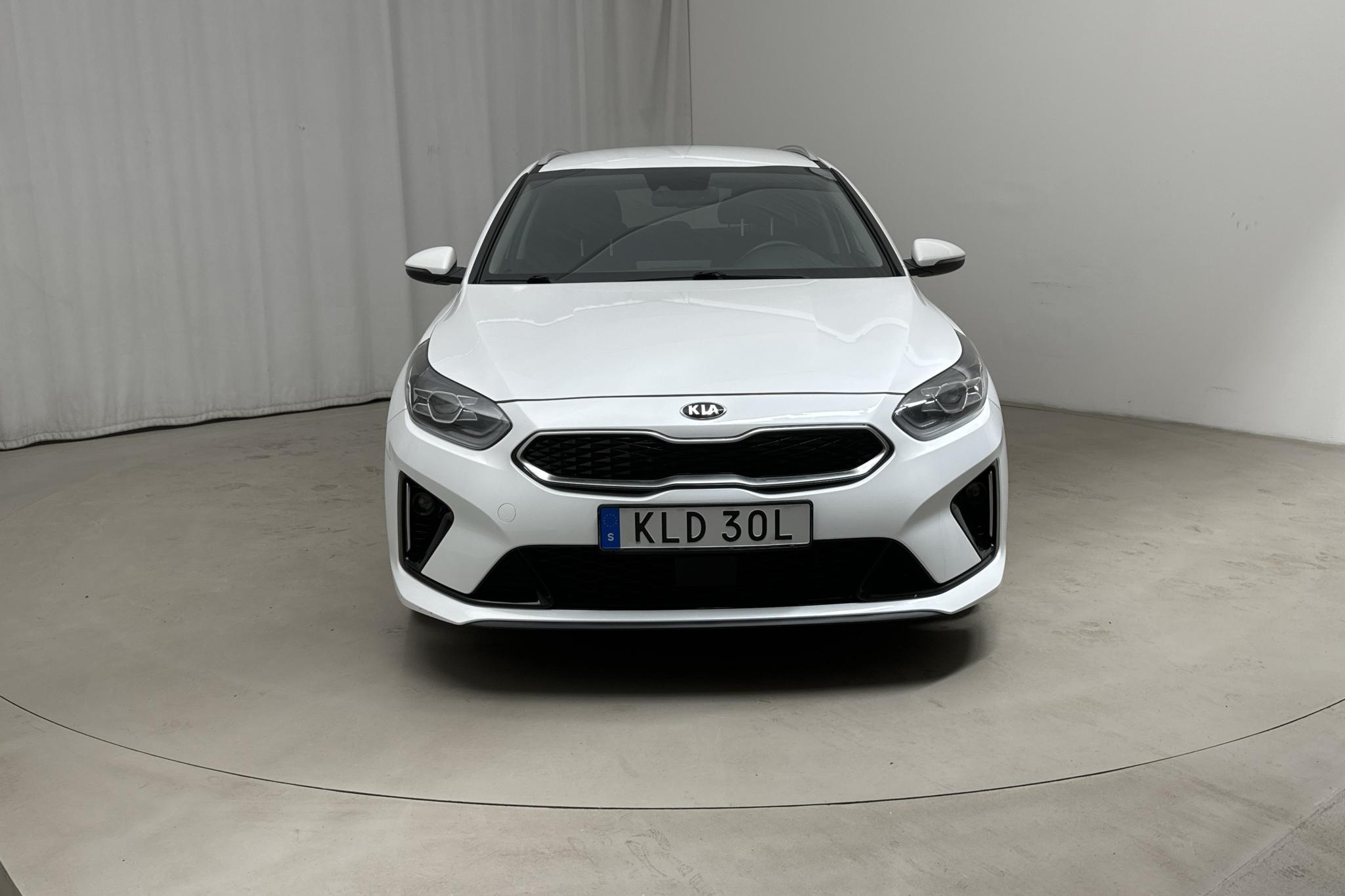 KIA Ceed 1.6 Plug-in Hybrid SW (141hk) - 96 210 km - Automatyczna - biały - 2021