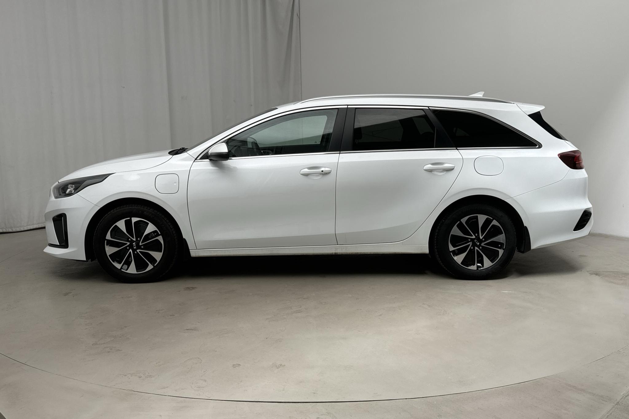 KIA Ceed 1.6 Plug-in Hybrid SW (141hk) - 96 210 km - Automaattinen - valkoinen - 2021