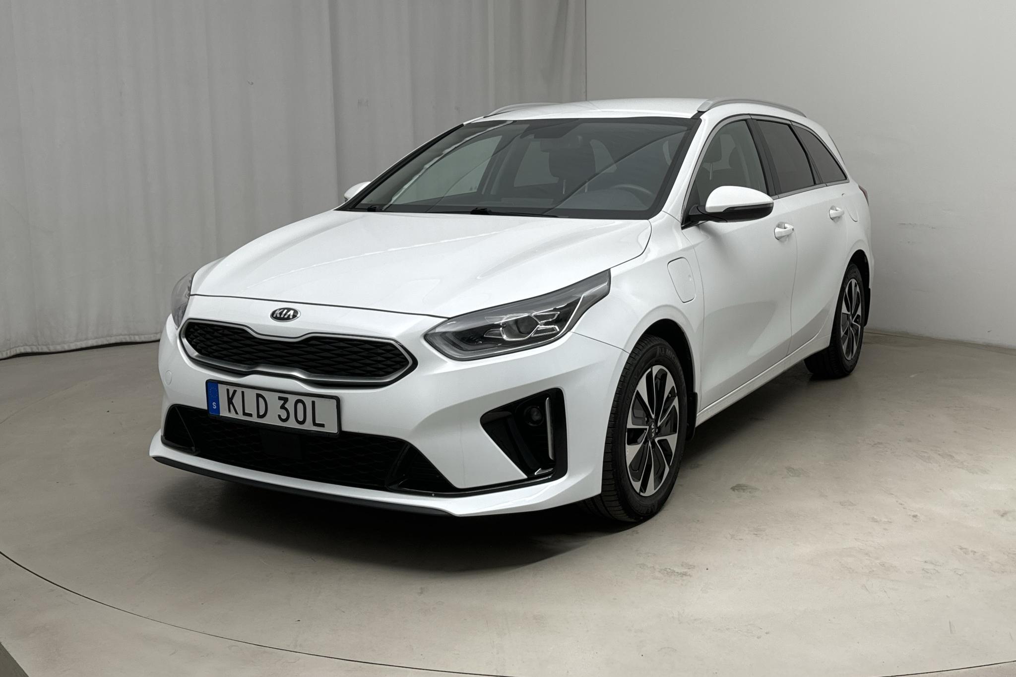 KIA Ceed 1.6 Plug-in Hybrid SW (141hk) - 96 210 km - Automaatne - valge - 2021