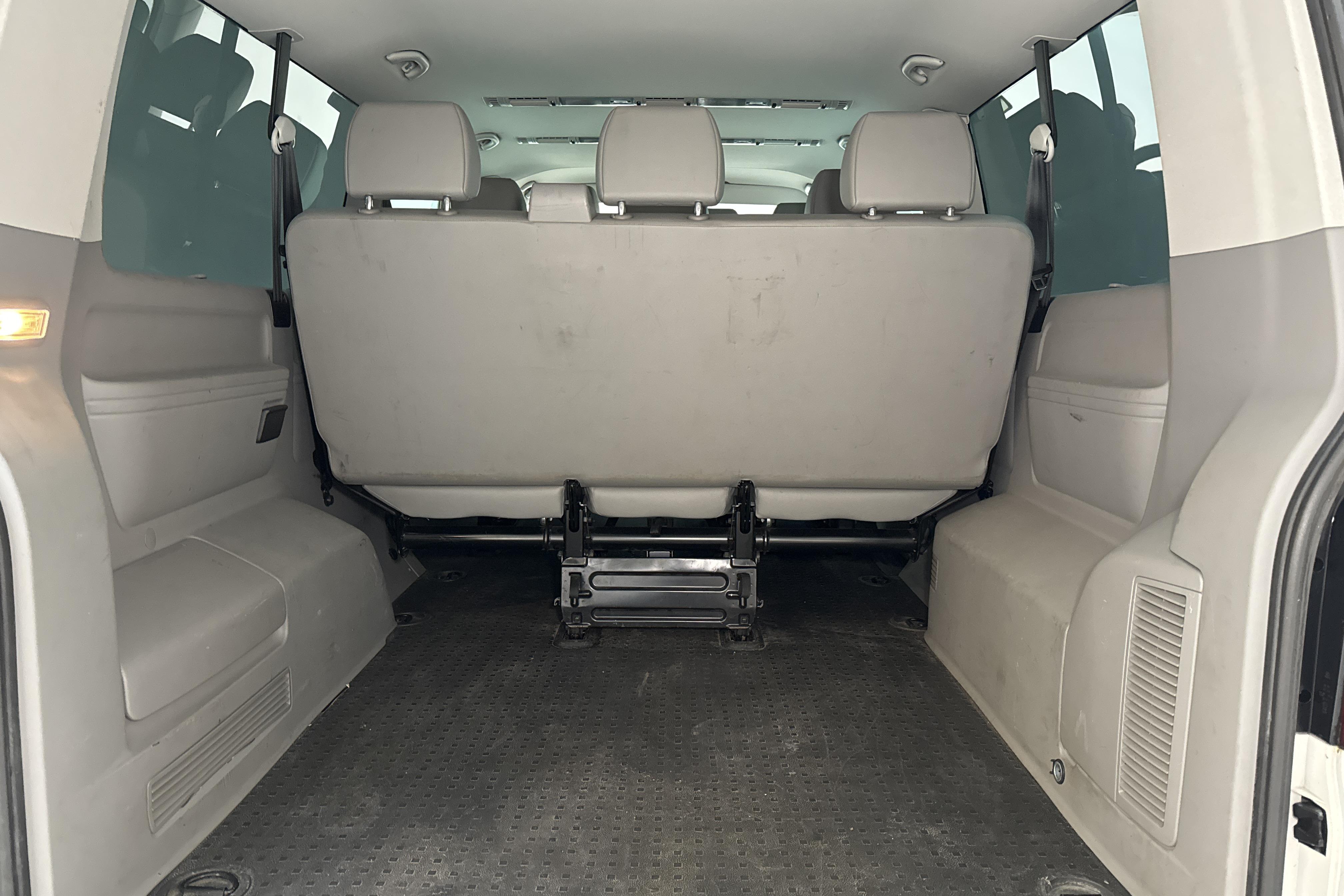 VW Caravelle 2.0 TDI 4MOTION (140hk) - 116 740 km - Manualna - biały - 2014