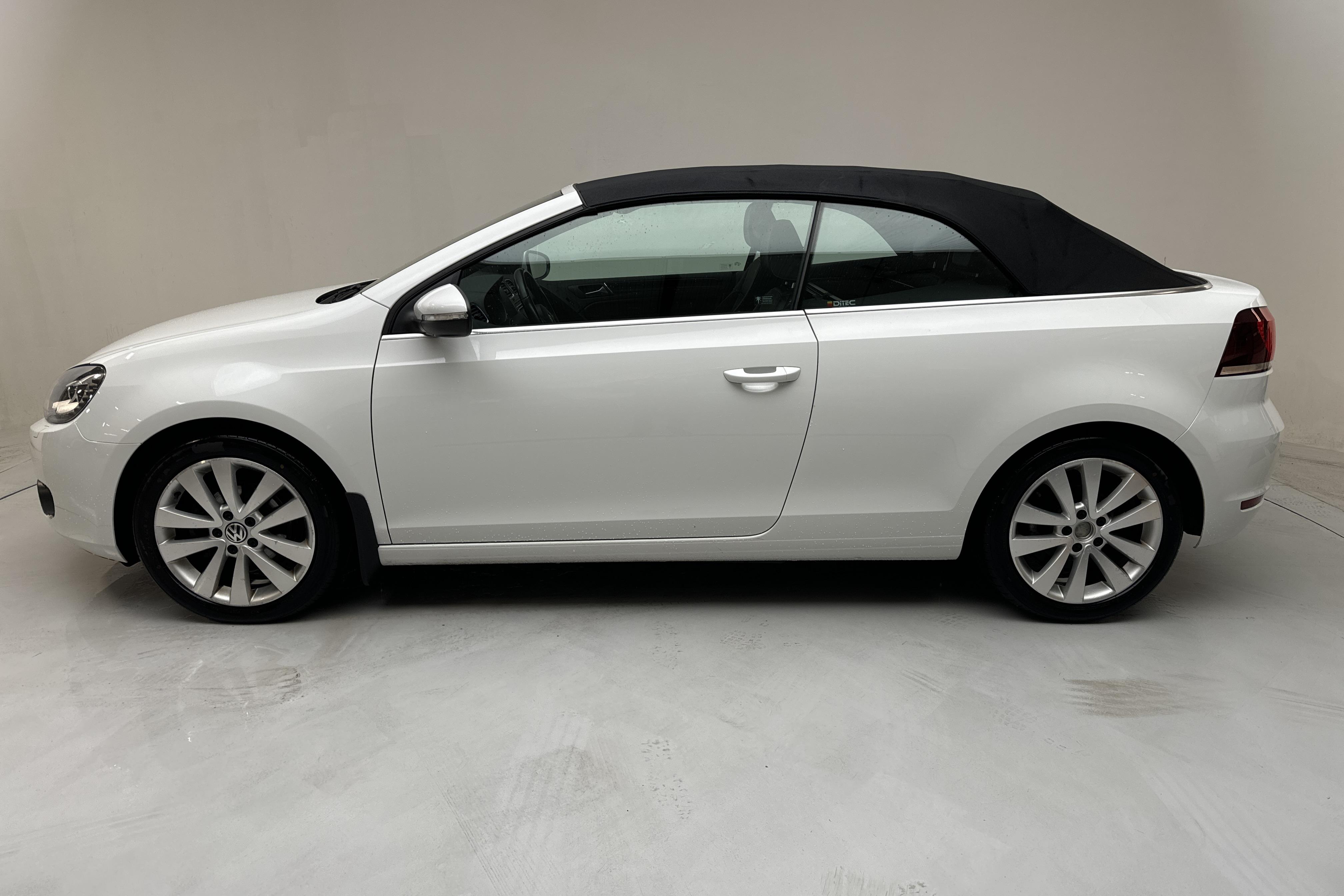 VW Golf VI 1.4 TSI Cabriolet (122hk) - 7 746 mil - Manuell - vit - 2012