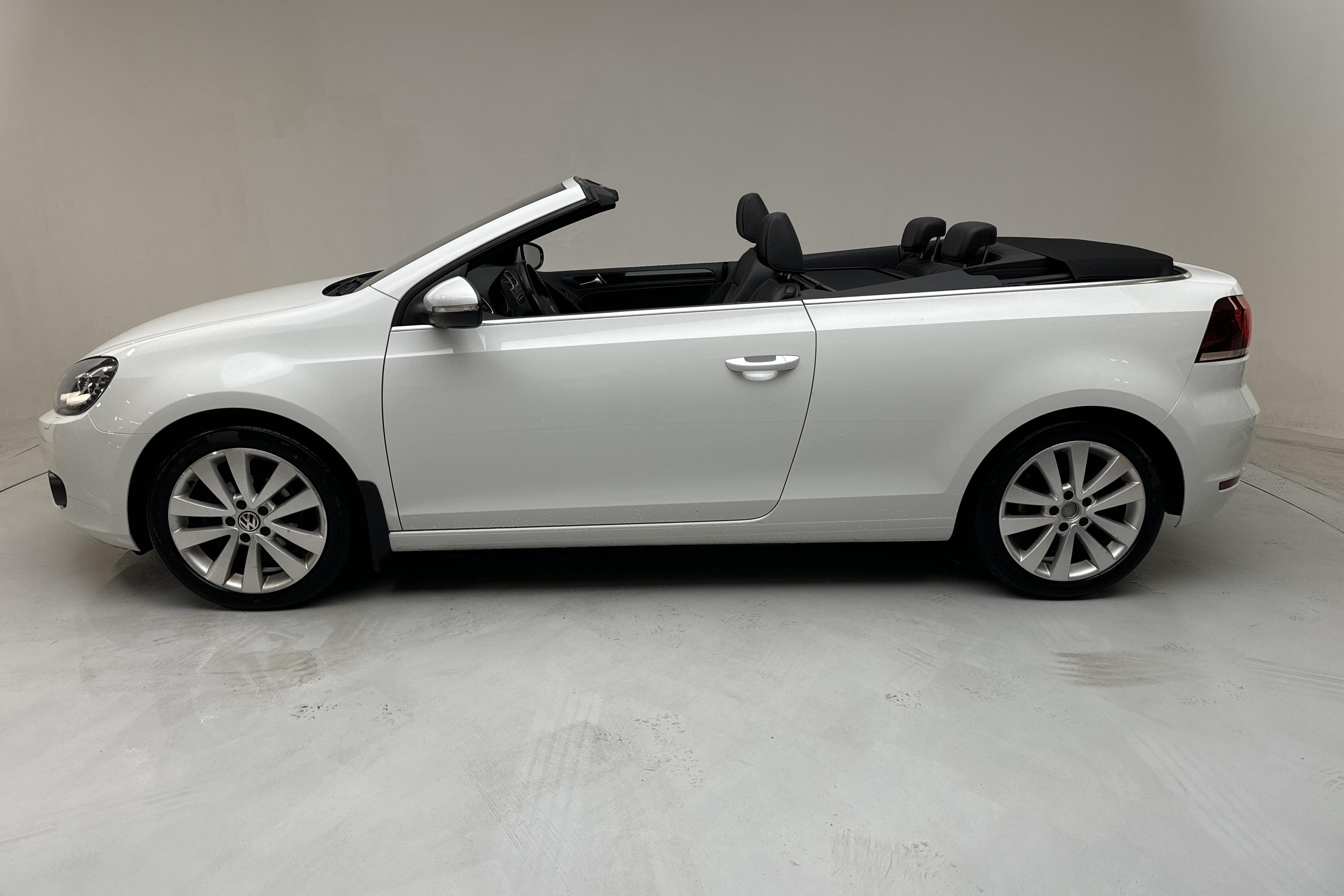 VW Golf VI 1.4 TSI Cabriolet (122hk) - 77 460 km - Käsitsi - valge - 2012