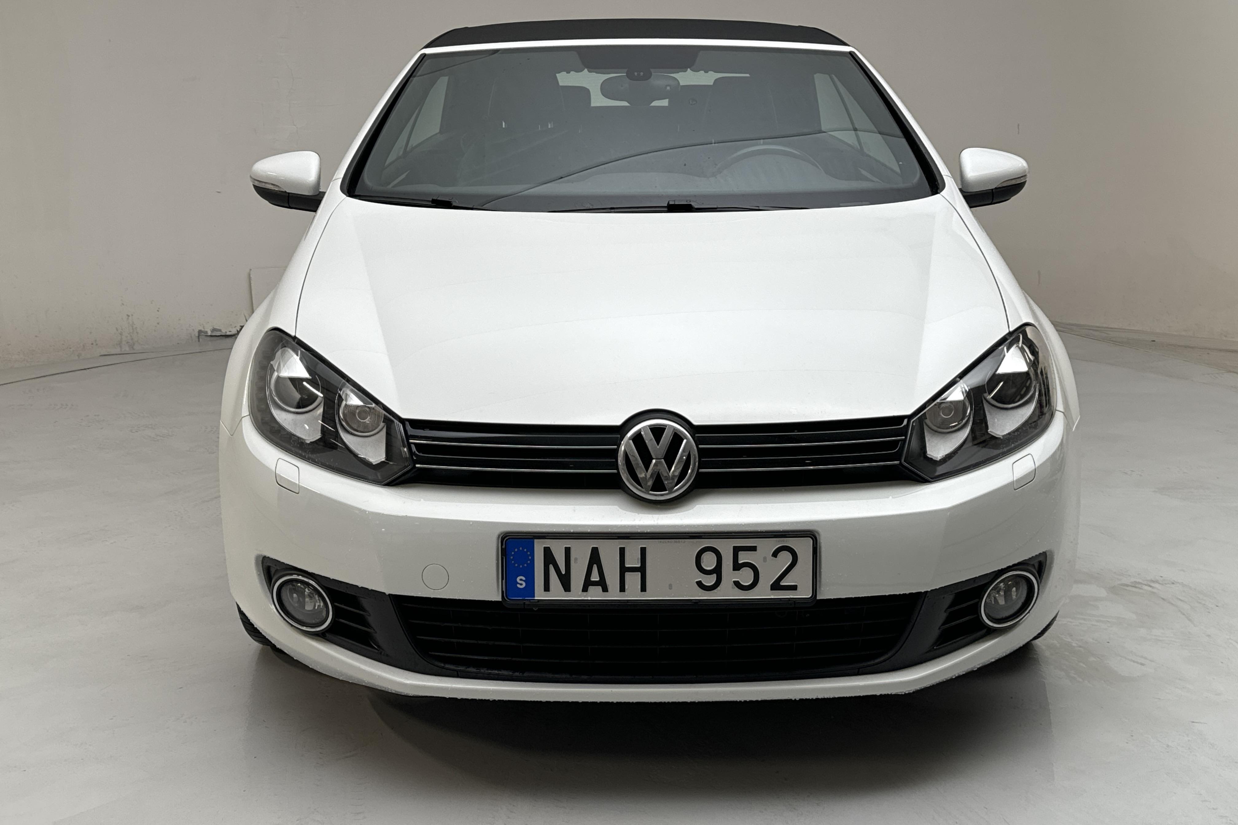 VW Golf VI 1.4 TSI Cabriolet (122hk) - 7 746 mil - Manuell - vit - 2012