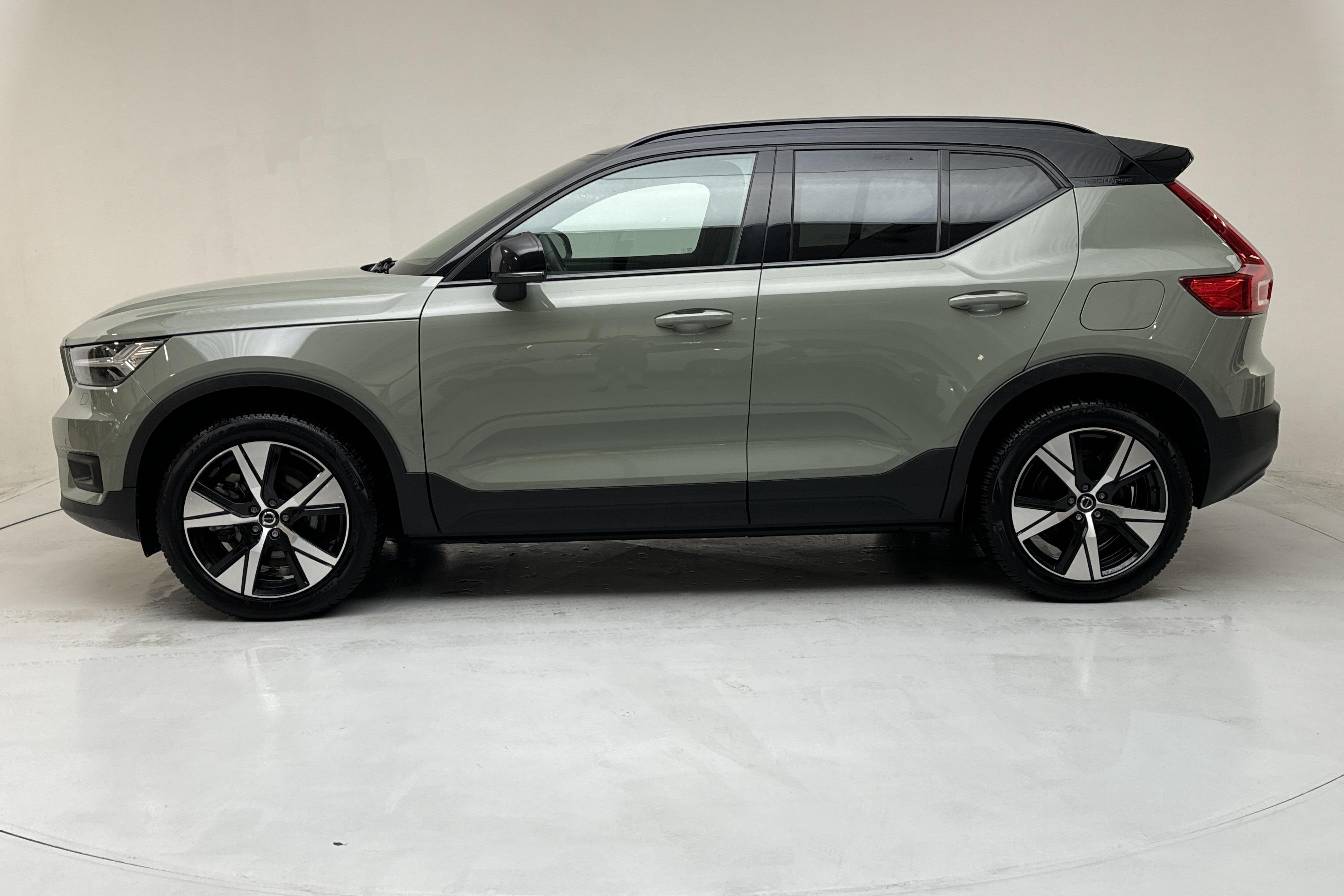 Volvo XC40 P8 Recharge AWD (408hk) - 4 954 mil - Automat - grön - 2022