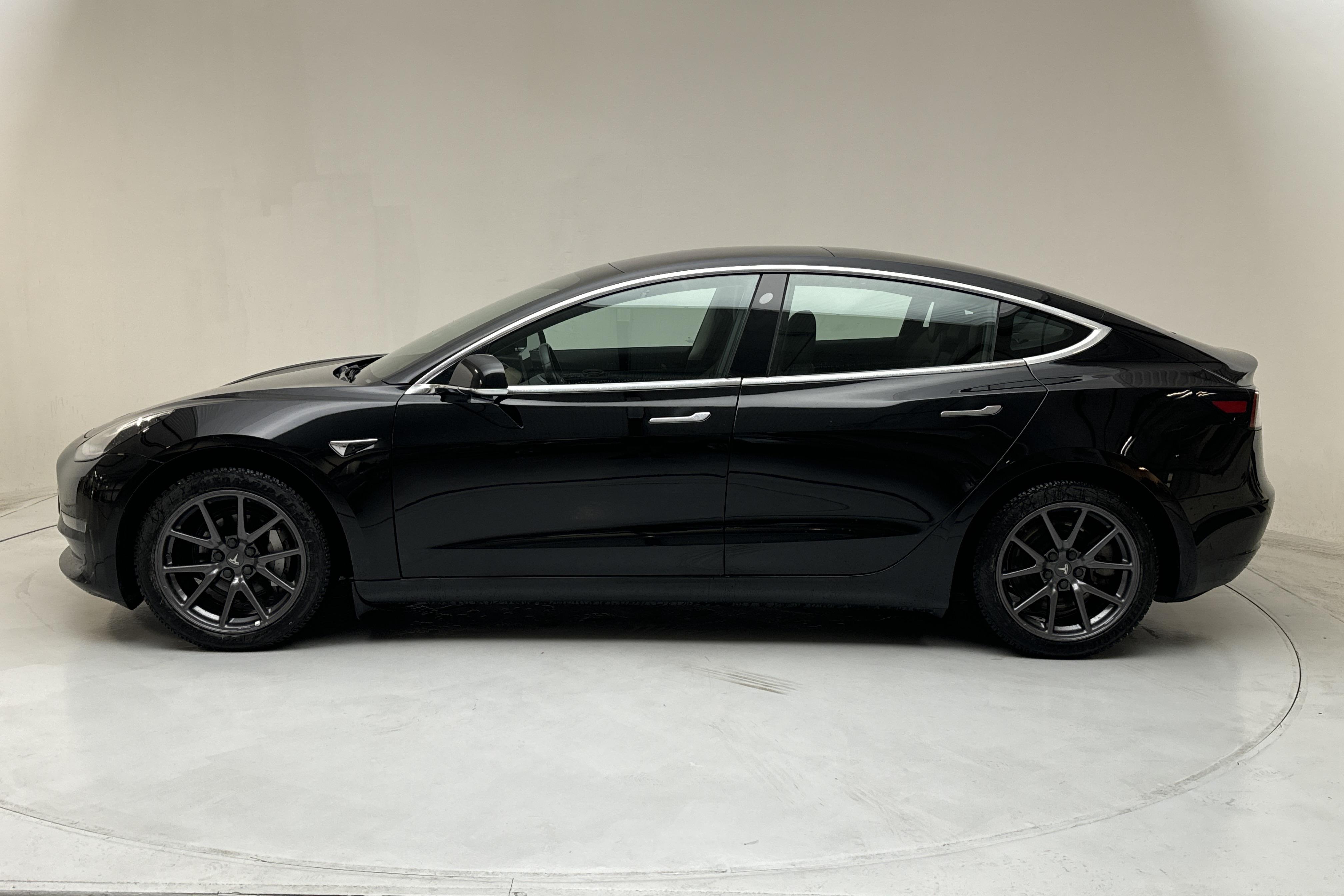 Tesla Model 3 Long Range RWD - 87 630 km - Automatic - black - 2019