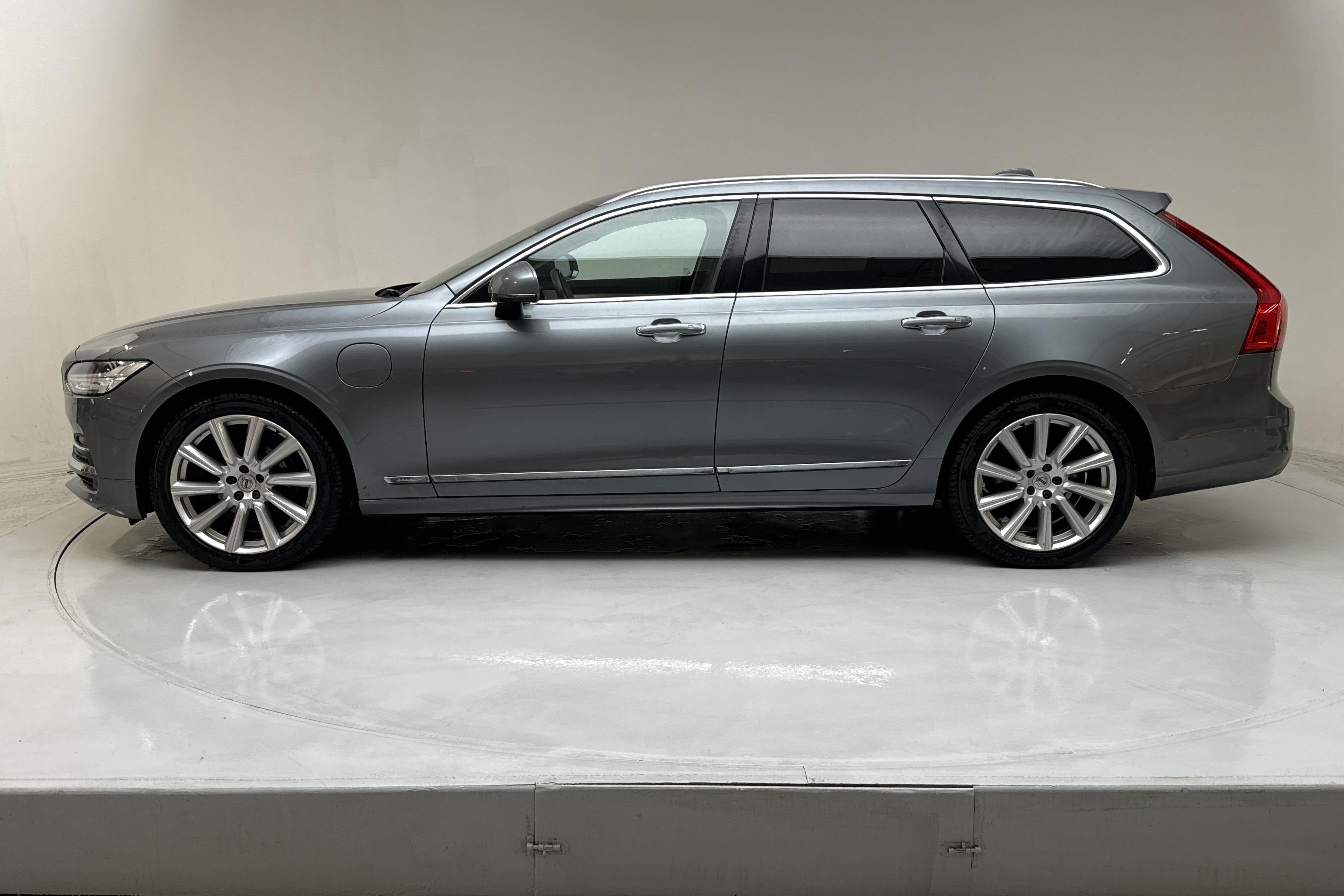 Volvo V90 T8 AWD Twin Engine (390hk) - 137 240 km - Automaatne - hall - 2020