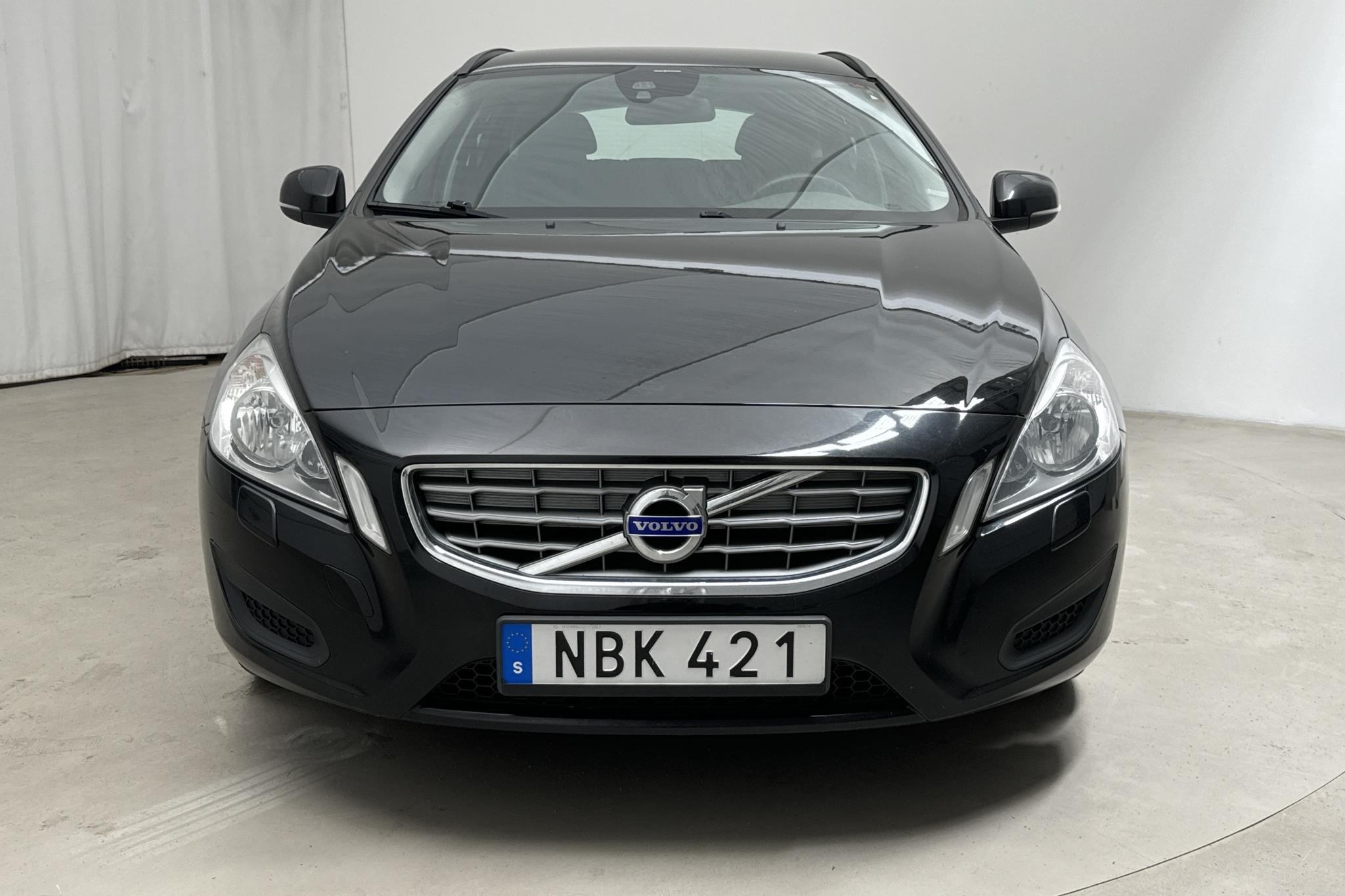 Volvo V60 D2 (115hk) - 168 990 km - Manuaalinen - musta - 2013