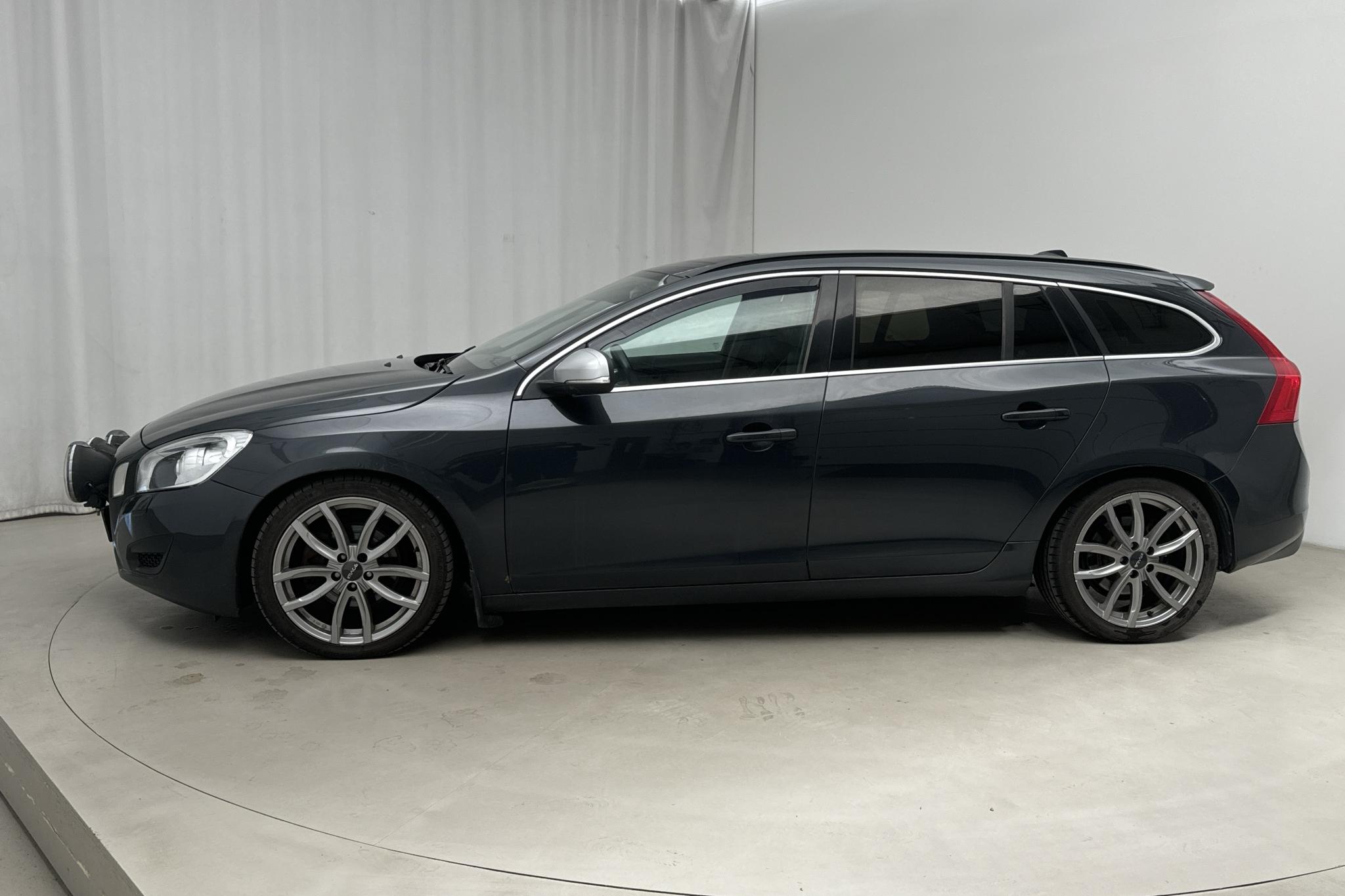 Volvo V60 D3 (163hk) - 27 909 mil - Manuell - grå - 2012