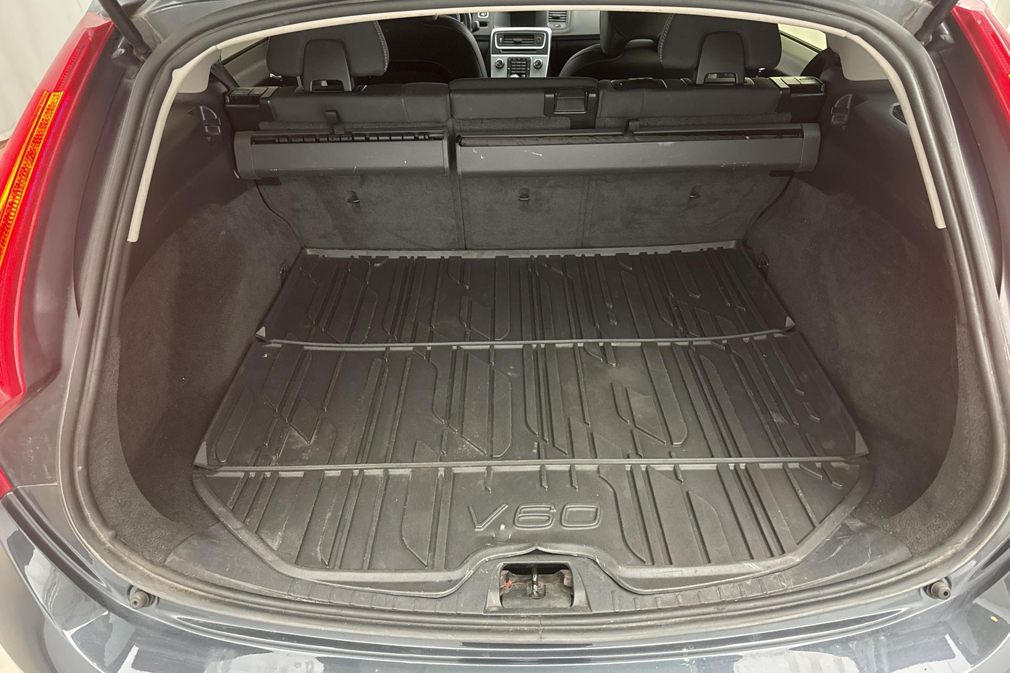 Volvo V60 D3 (163hk) - 279 090 km - Käsitsi - hall - 2012