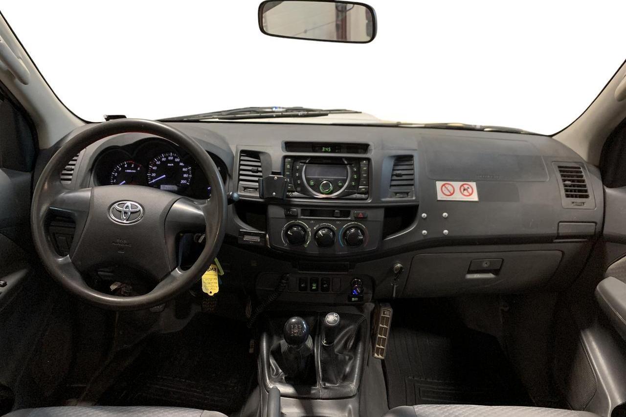 Toyota Hilux 2.5 D-4D 4WD (144hk) - 109 360 km - Manualna - biały - 2013