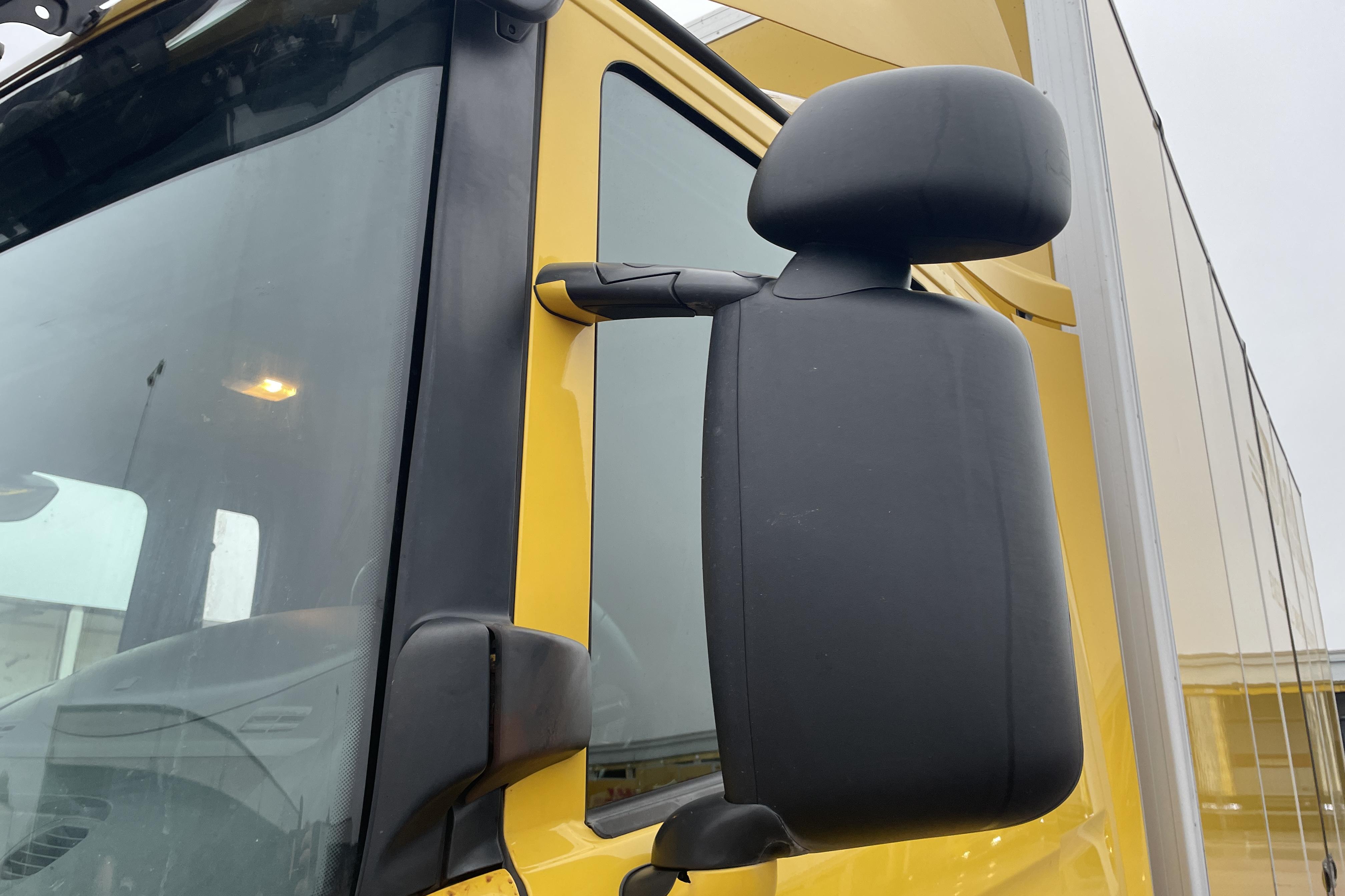 Scania P280 - 397 562 km - Automatic - yellow - 2016