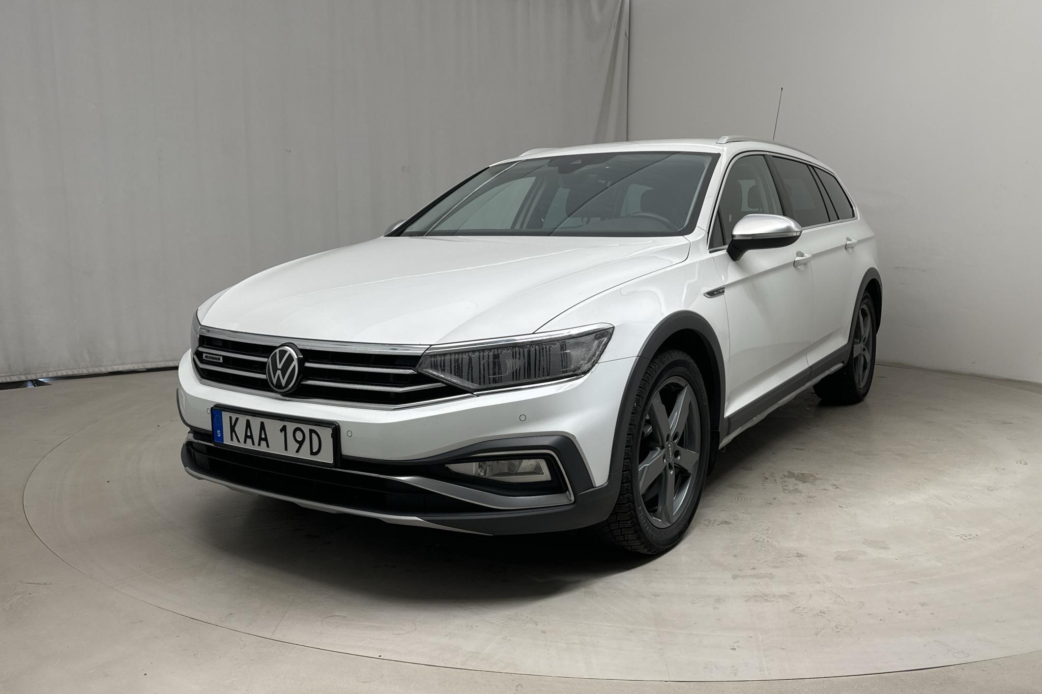 VW Passat Alltrack 2.0 TDI Sportscombi 4Motion (200hk) - 230 770 km - Automatic - white - 2021