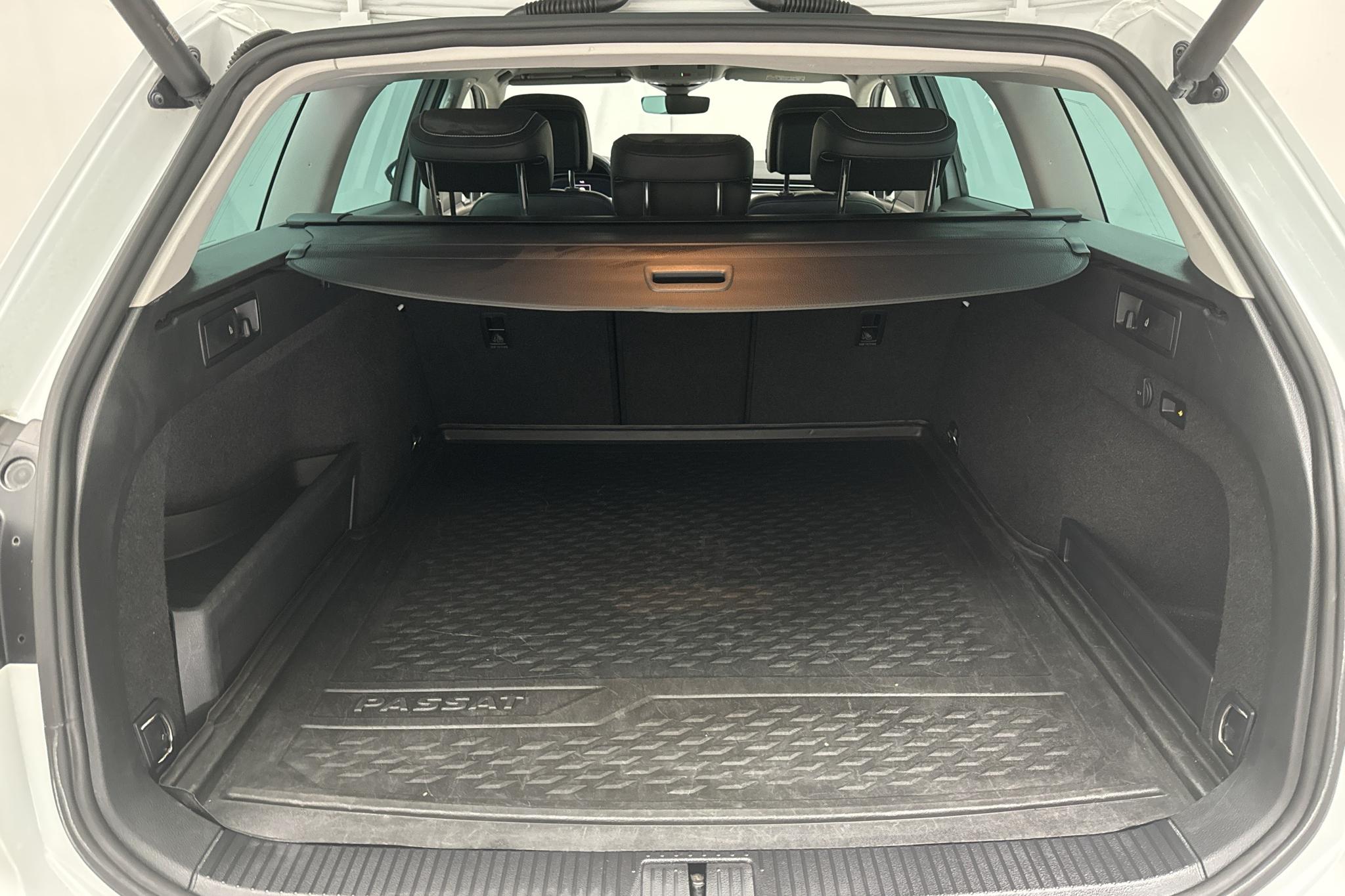 VW Passat Alltrack 2.0 TDI Sportscombi 4Motion (200hk) - 230 770 km - Automatyczna - biały - 2021