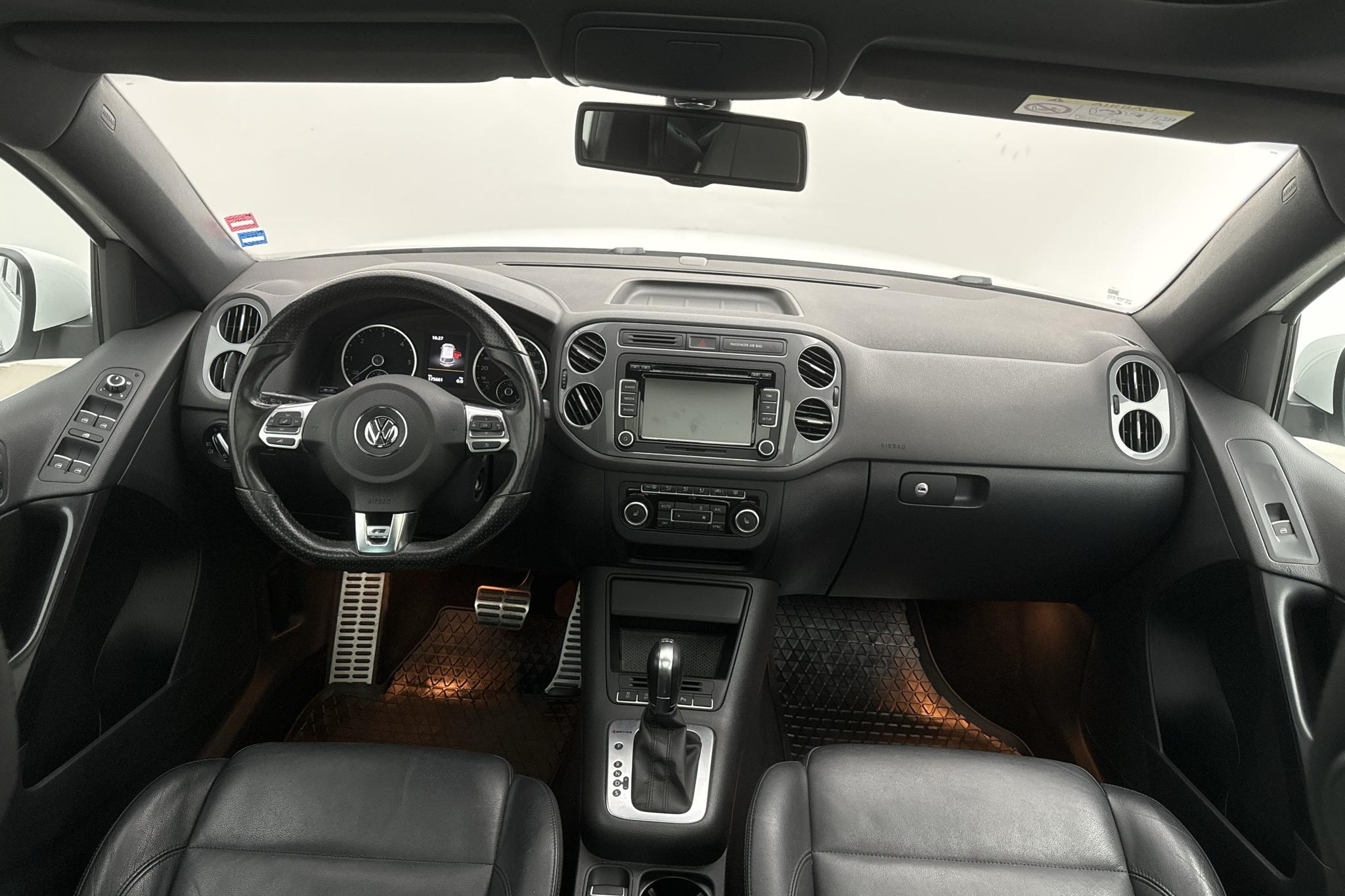 VW Tiguan 2.0 TDI 4MOTION BlueMotion Technology (177hk) - 175 660 km - Automatyczna - biały - 2015