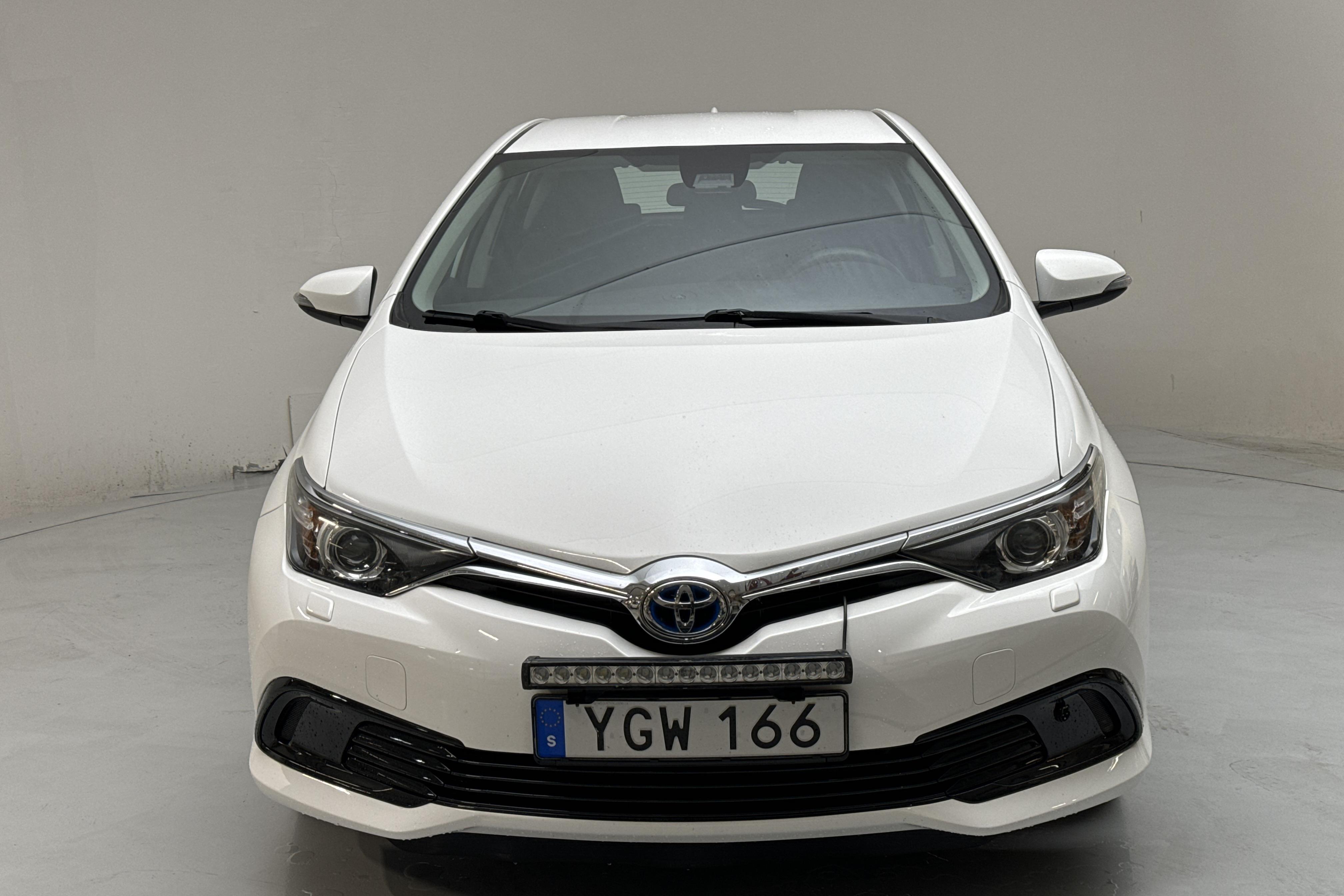 Toyota Auris 1.8 HSD 5dr (99hk) - 216 720 km - Automaatne - valge - 2016