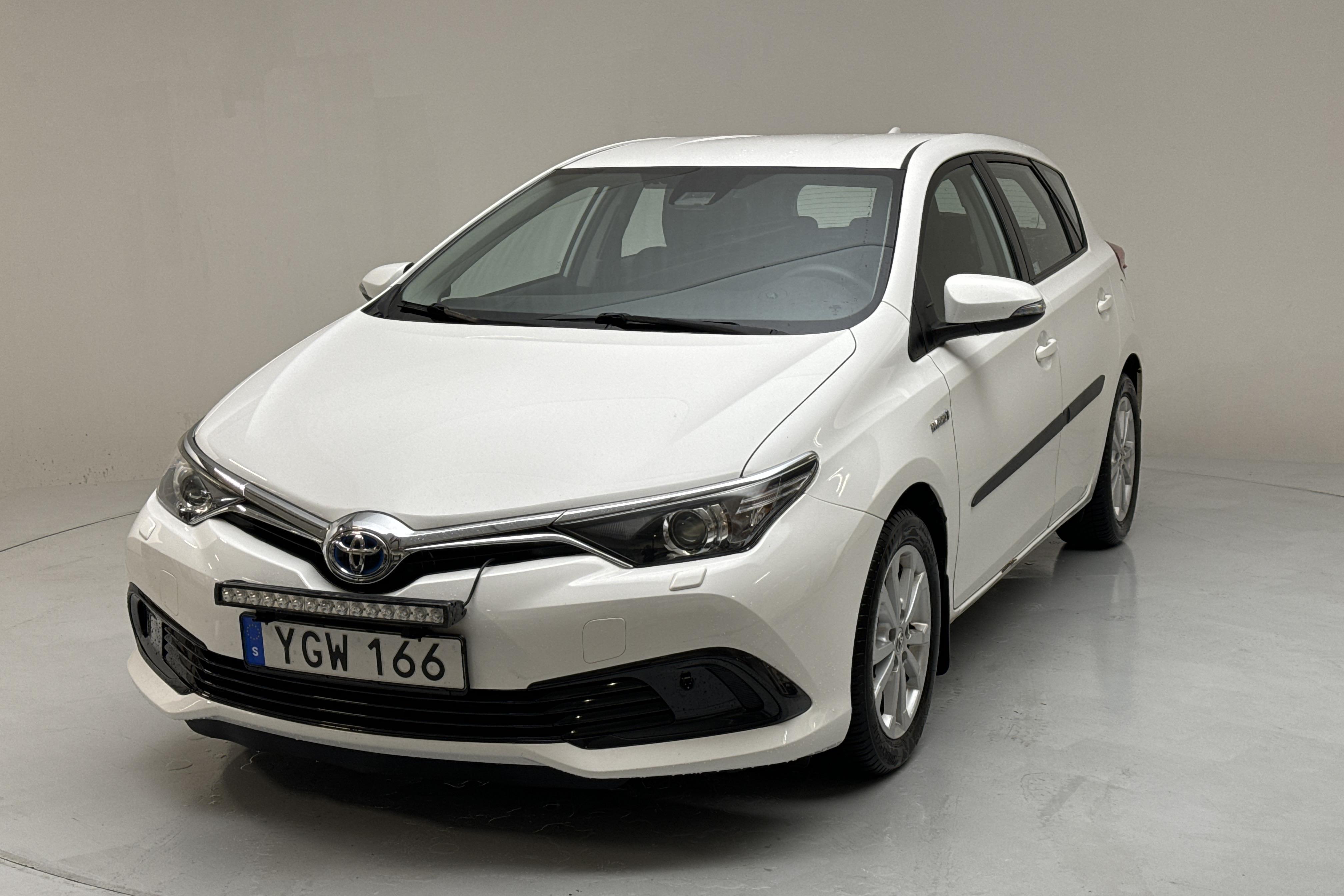 Toyota Auris 1.8 HSD 5dr (99hk) - 216 720 km - Automaattinen - valkoinen - 2016