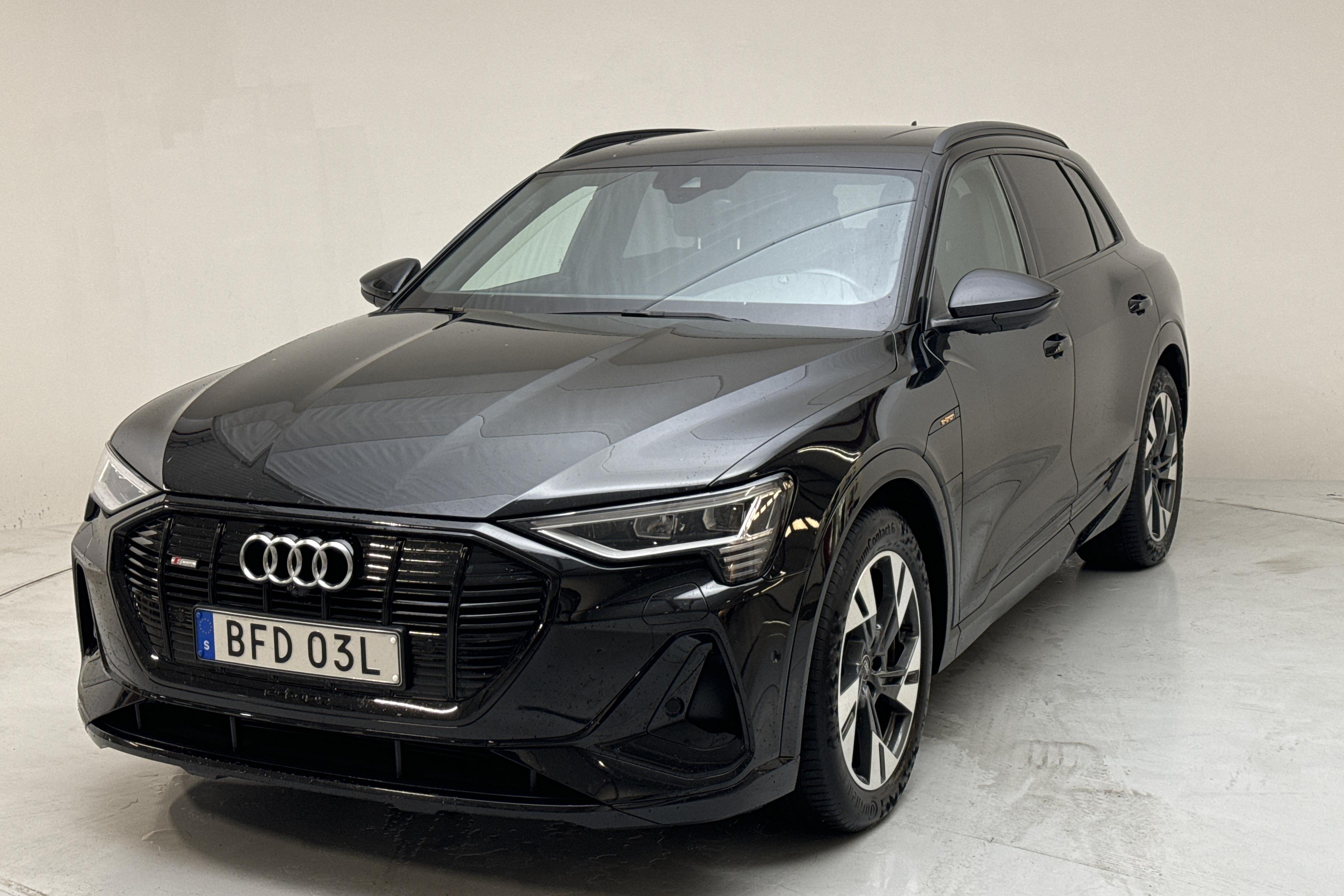 Audi e-tron 55 quattro 95 kWh (408hk) - 60 820 km - Automaatne - must - 2021