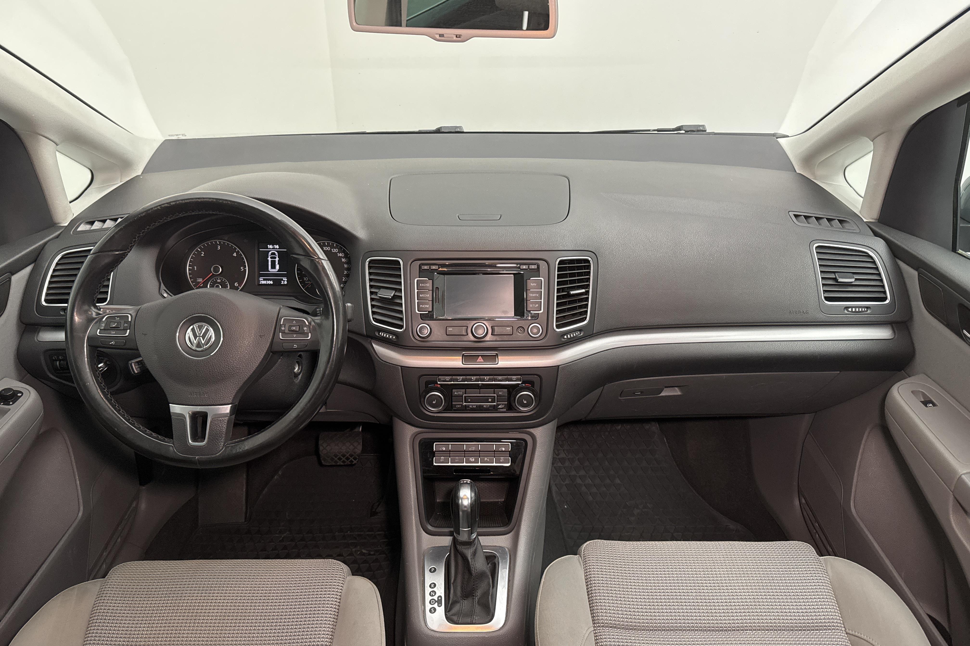 VW Sharan 2.0 TDI BlueMotion Technology (140hk) - 28 031 mil - Automat - grå - 2011