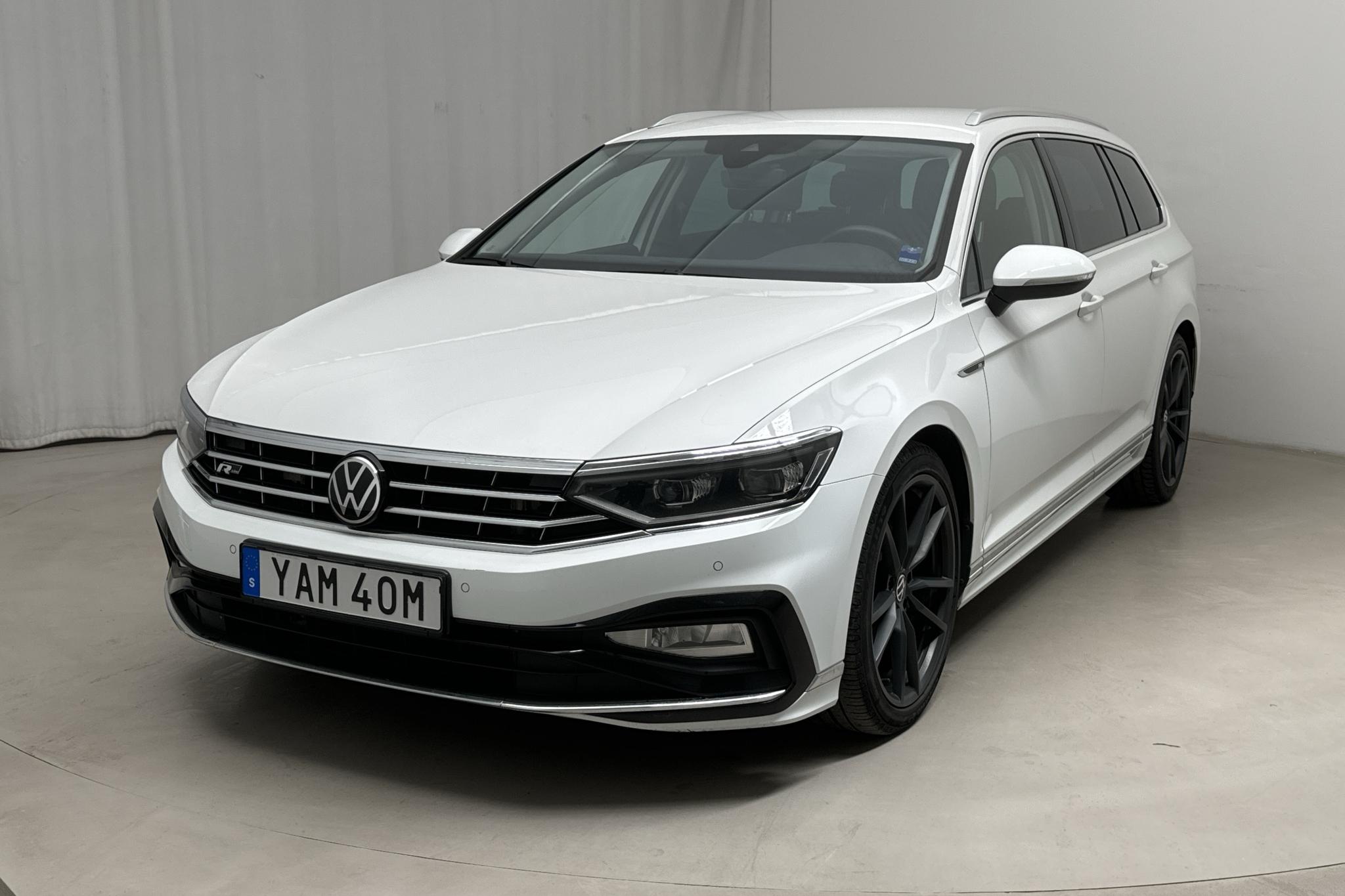 VW Passat 2.0 TDI Sportscombi 4Motion (200hk) - 120 540 km - Automatyczna - biały - 2021