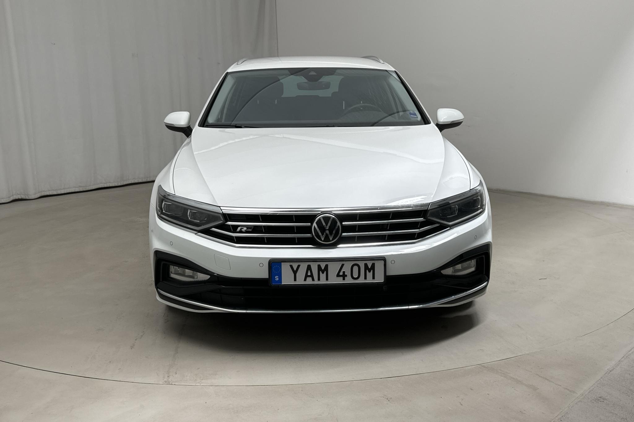 VW Passat 2.0 TDI Sportscombi 4Motion (200hk) - 120 540 km - Automatyczna - biały - 2021