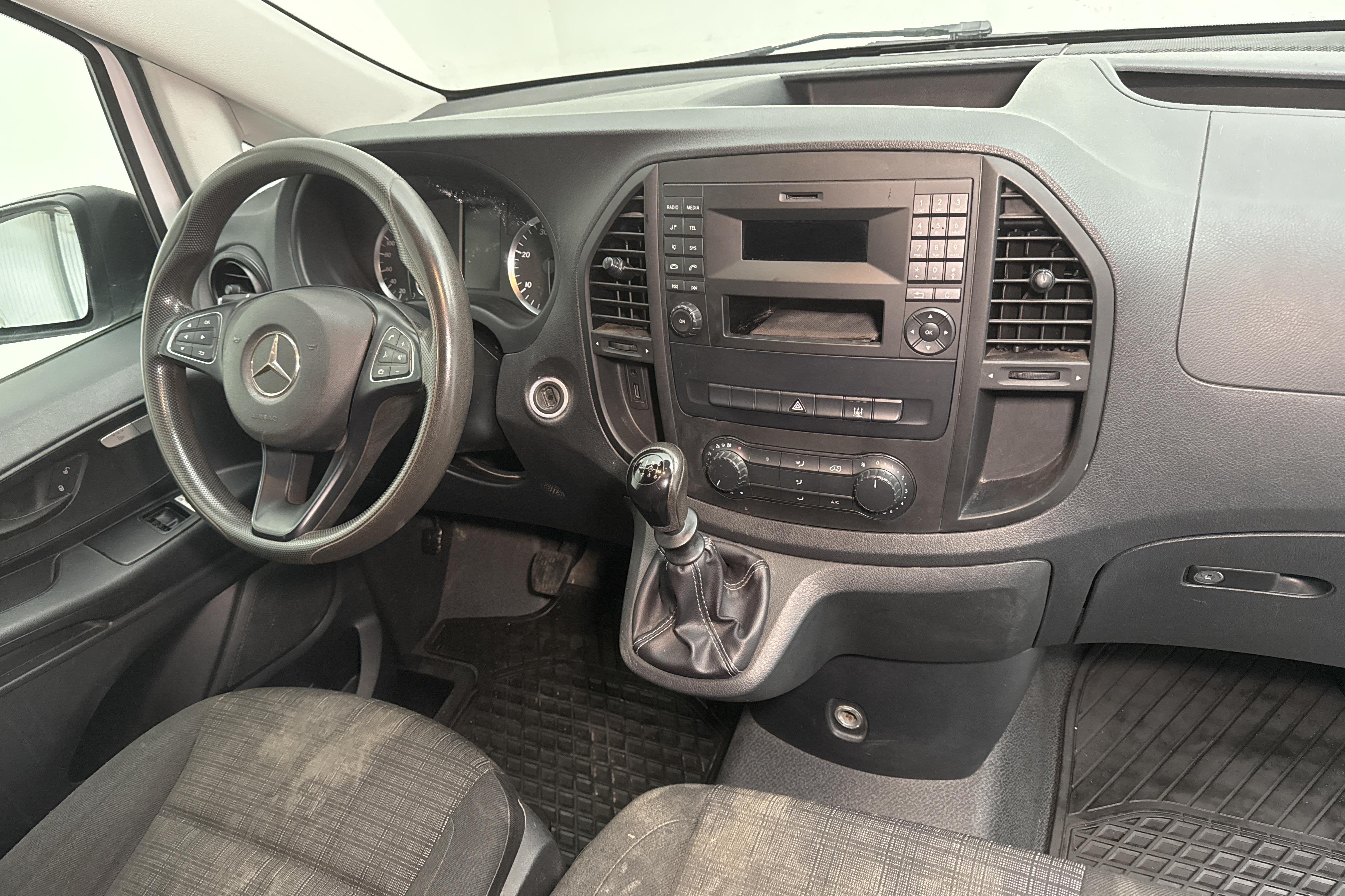 Mercedes Vito 111 CDI W640 (114hk) - 125 790 km - Manualna - biały - 2015