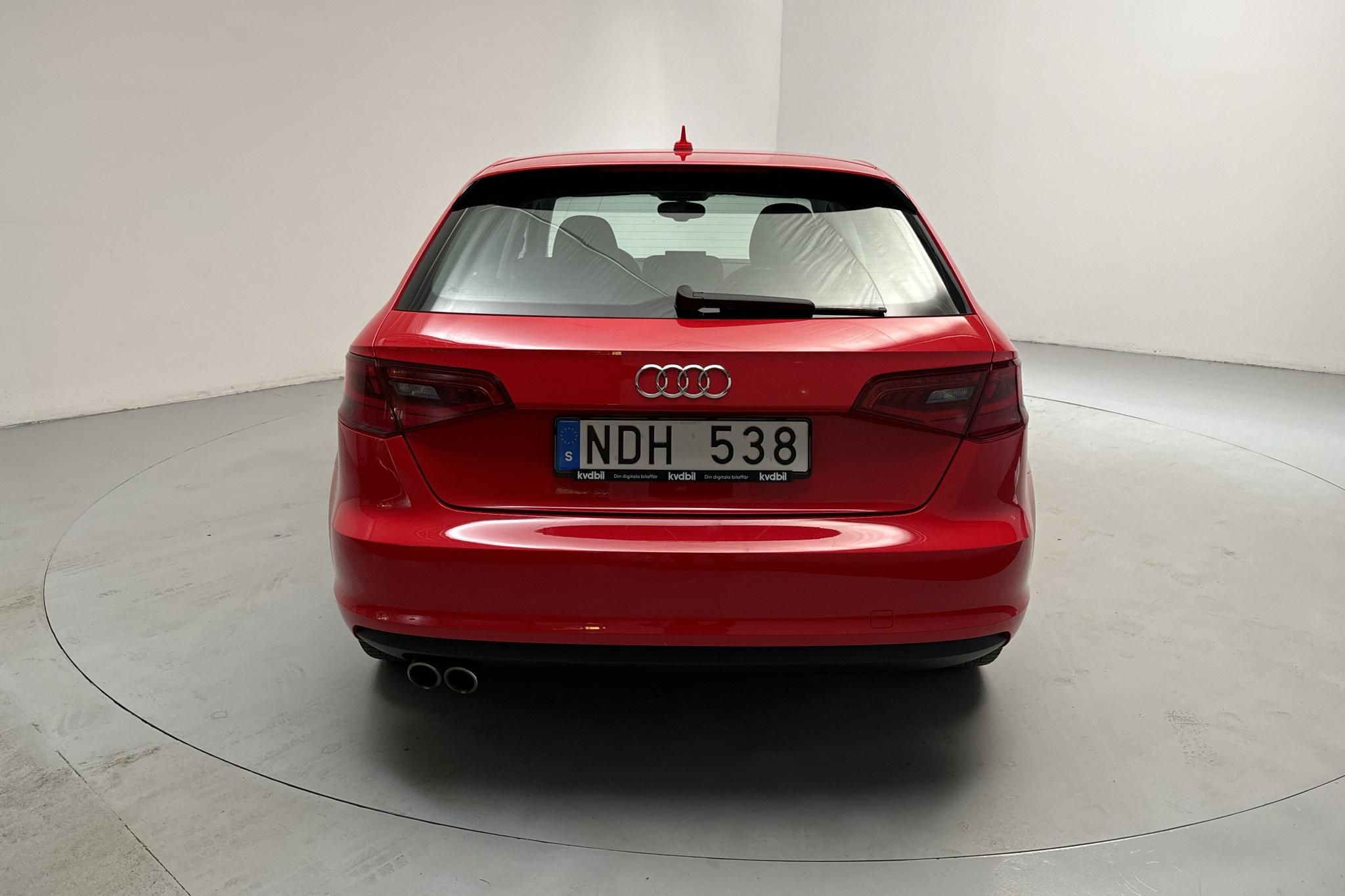 Audi A3 2.0 TDI Sportback (150hk) - 15 766 mil - Automat - röd - 2013