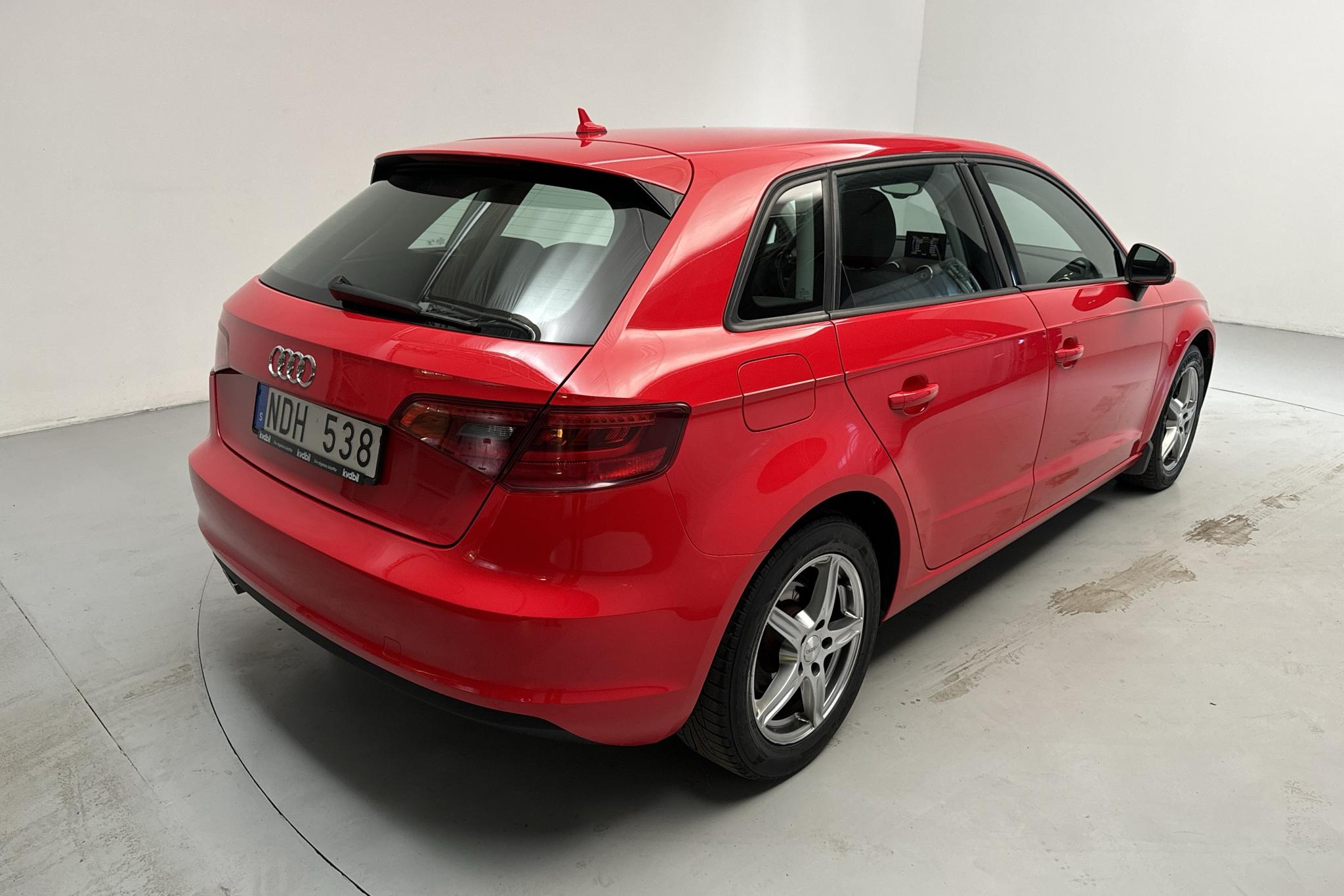 Audi A3 2.0 TDI Sportback (150hk) - 157 660 km - Automaattinen - punainen - 2013