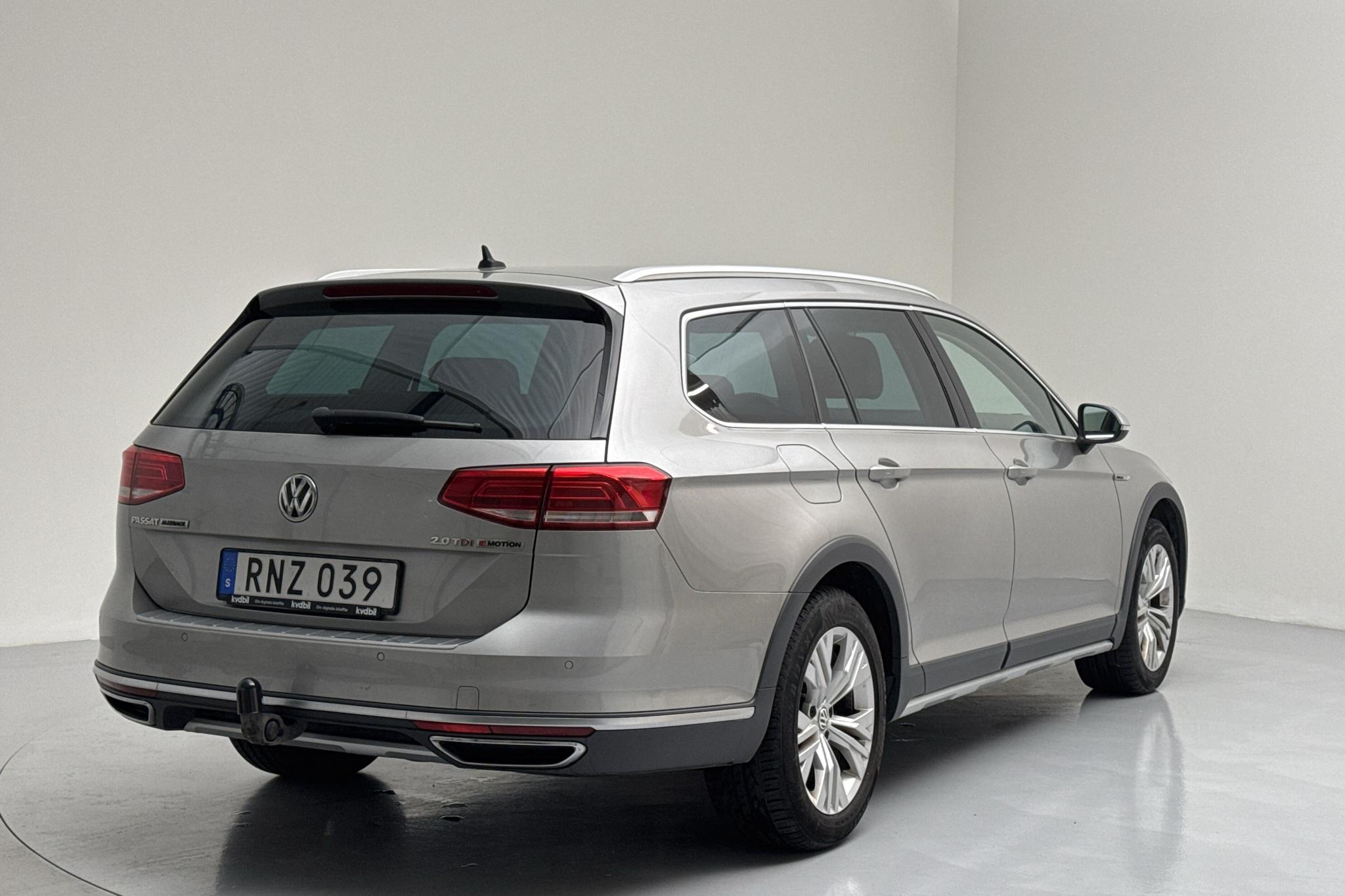 VW Passat Alltrack 2.0 TDI 4MOTION (190hk) - 20 549 mil - Automat - silver - 2017