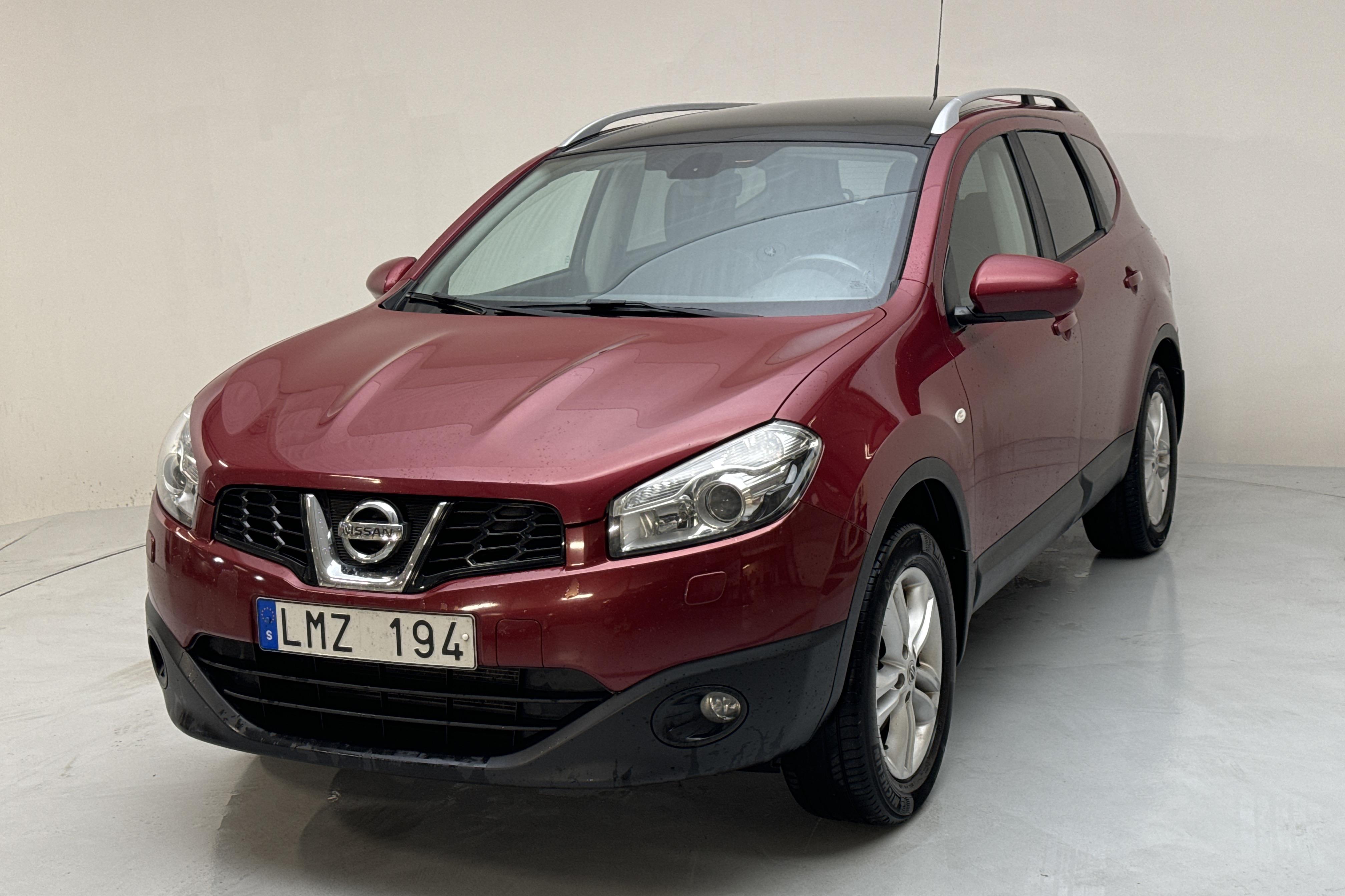 Nissan Qashqai+2 2.0 (140hk) - 19 362 mil - Manuell - röd - 2010