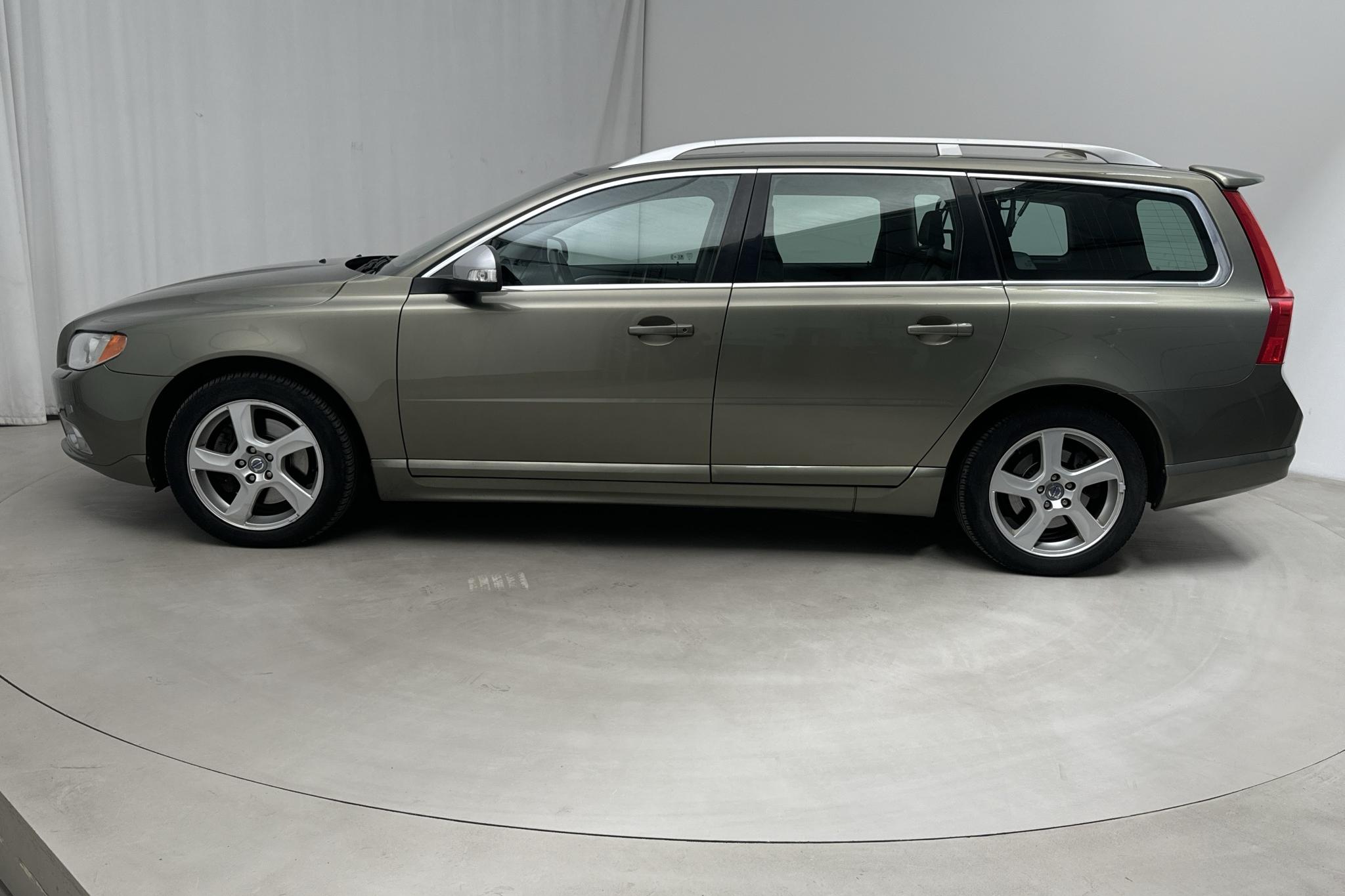 Volvo V70 II D5 AWD (205hk) - 177 580 km - Automaattinen - vihreä - 2011