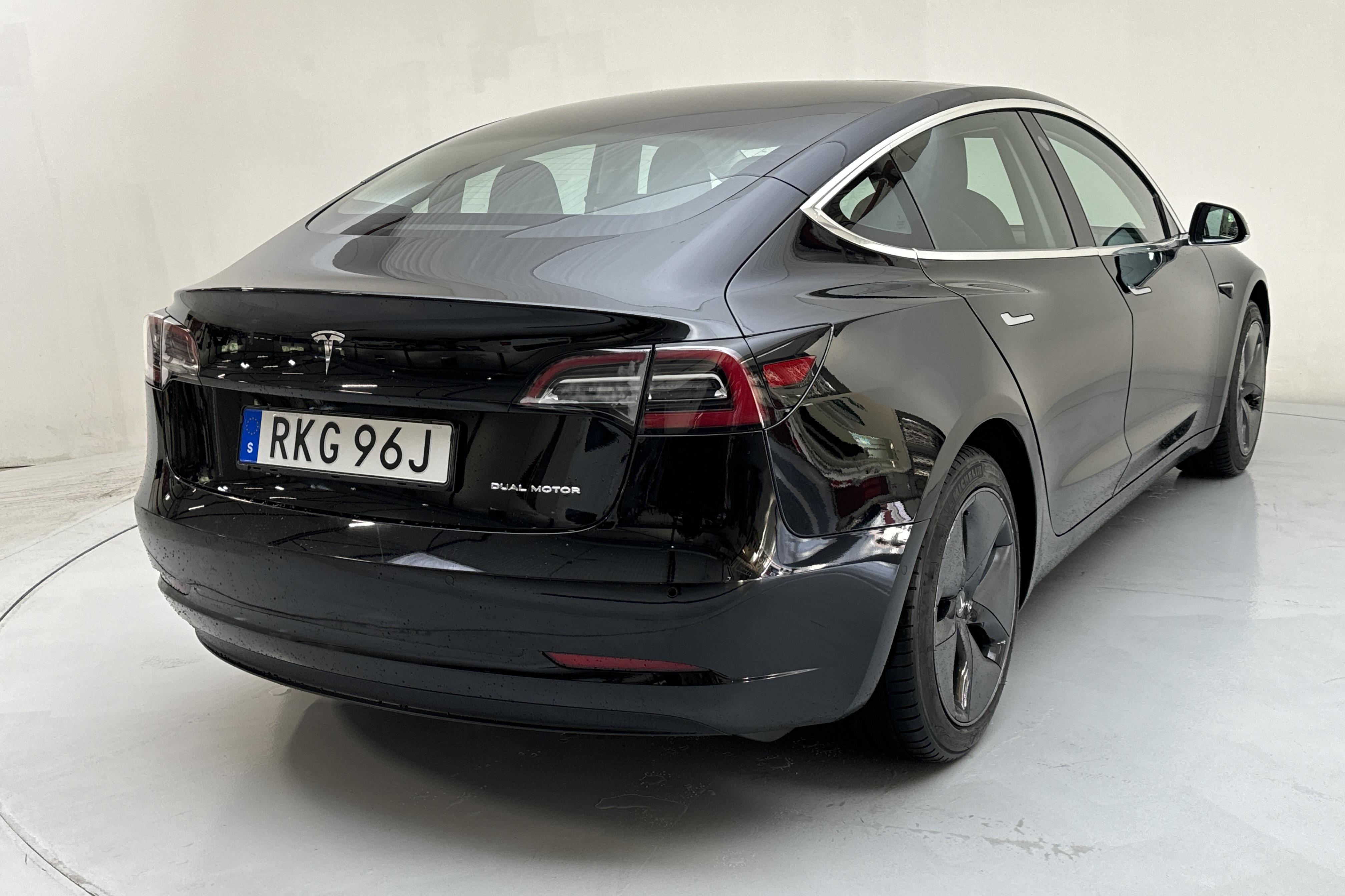 Tesla Model 3 Long Range Dual Motor AWD - 52 530 km - Automaatne - must - 2019