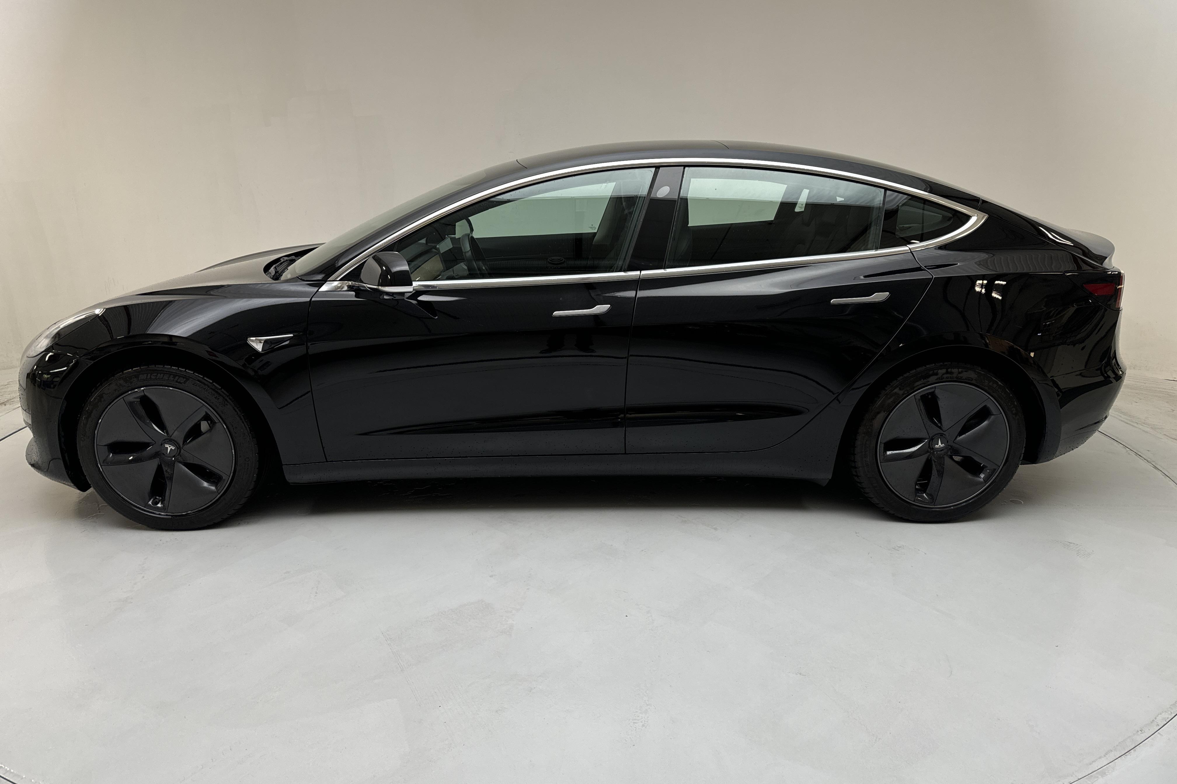 Tesla Model 3 Long Range Dual Motor AWD - 52 530 km - Automaatne - must - 2019